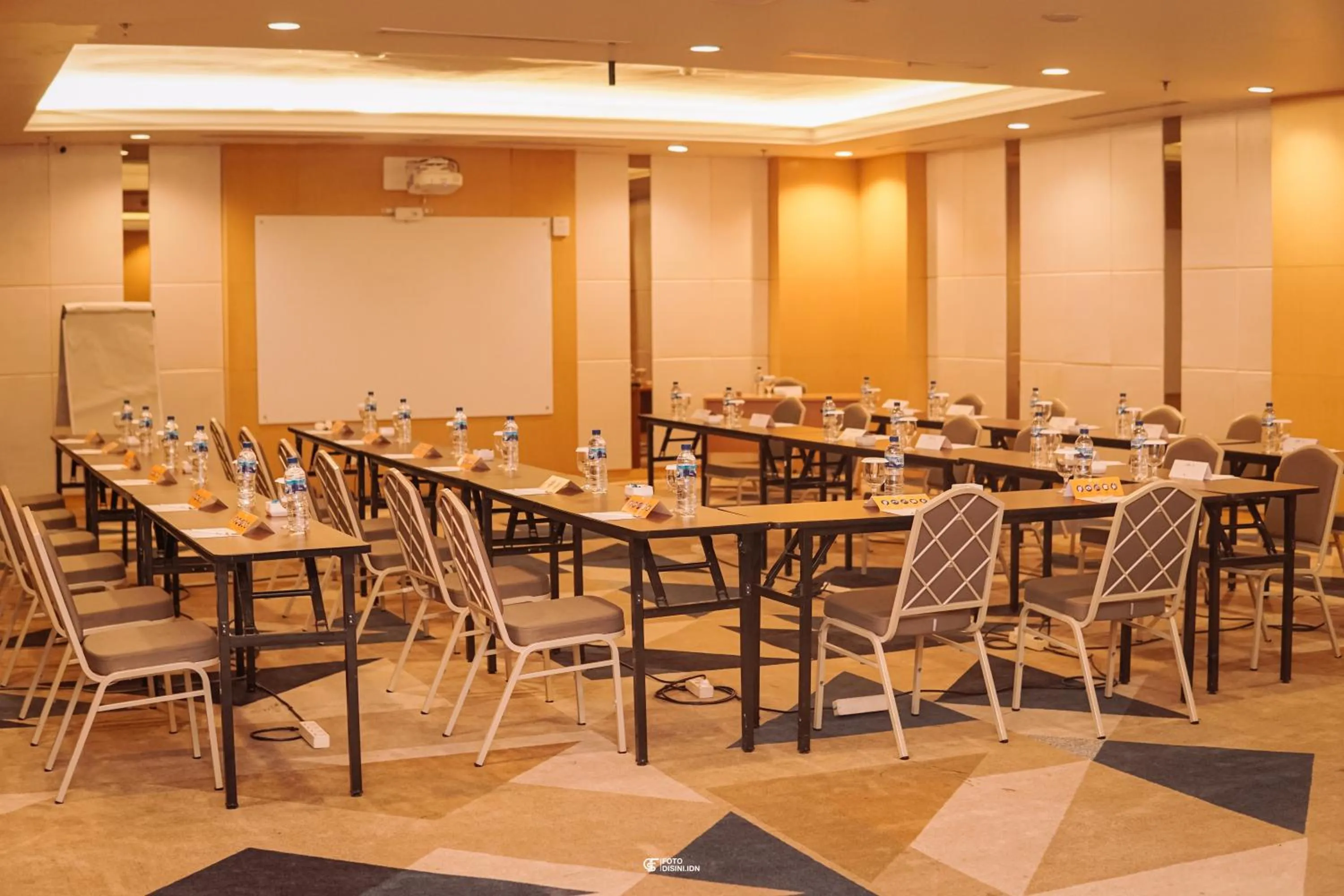 Meeting/conference room in All Sedayu Hotel Kelapa Gading
