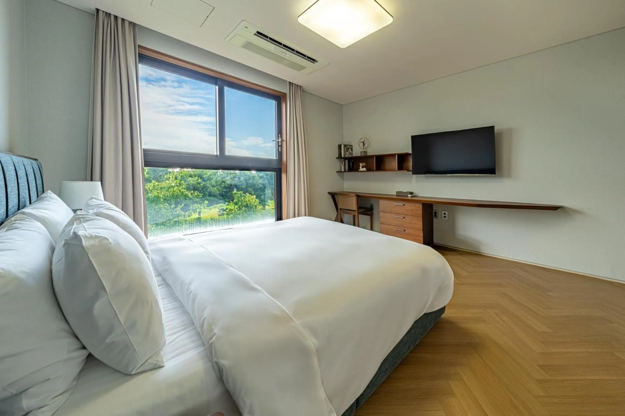 Bedroom, Bed in Velum Resort