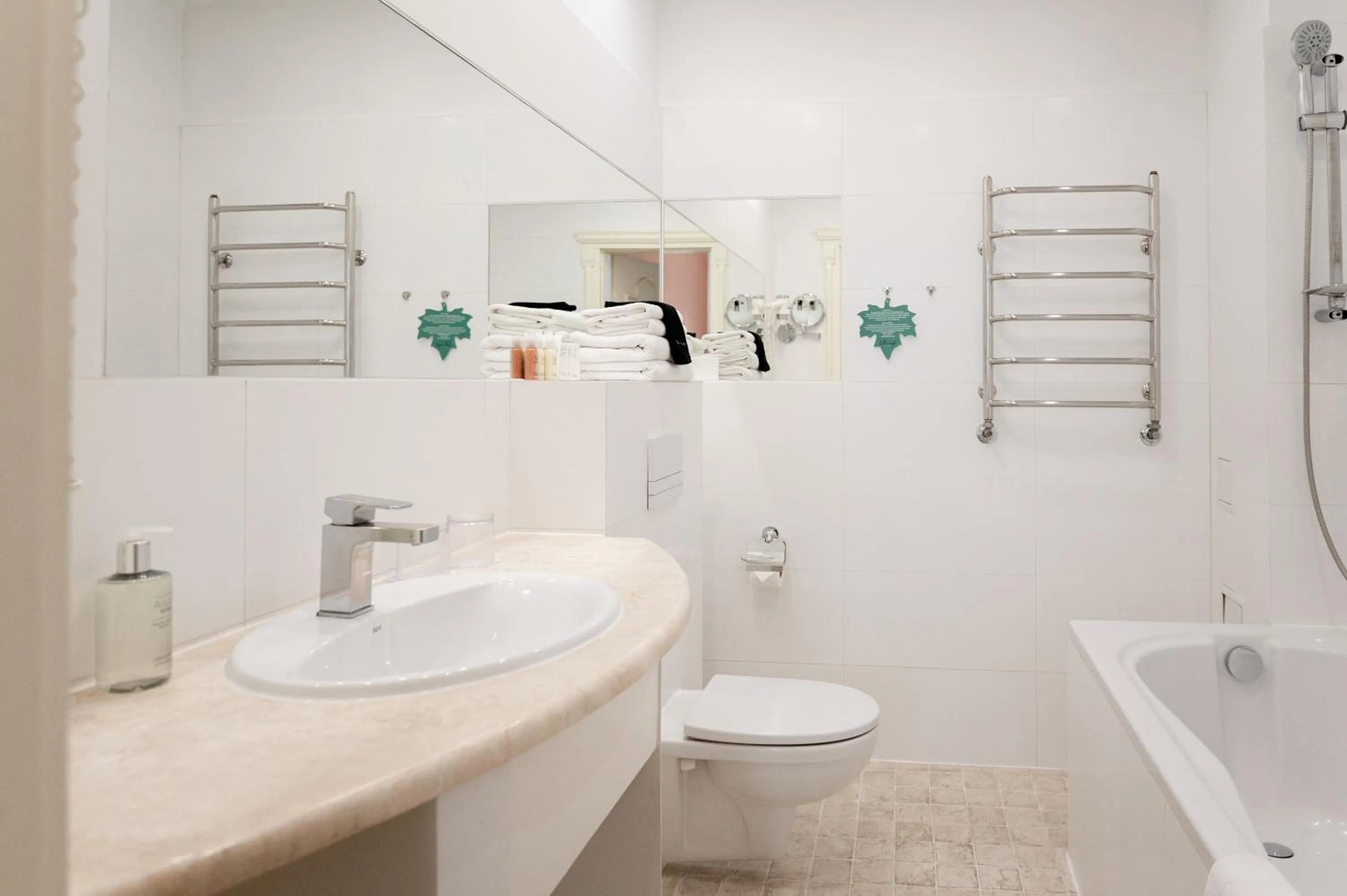 Shower in Rudolfo Hotel