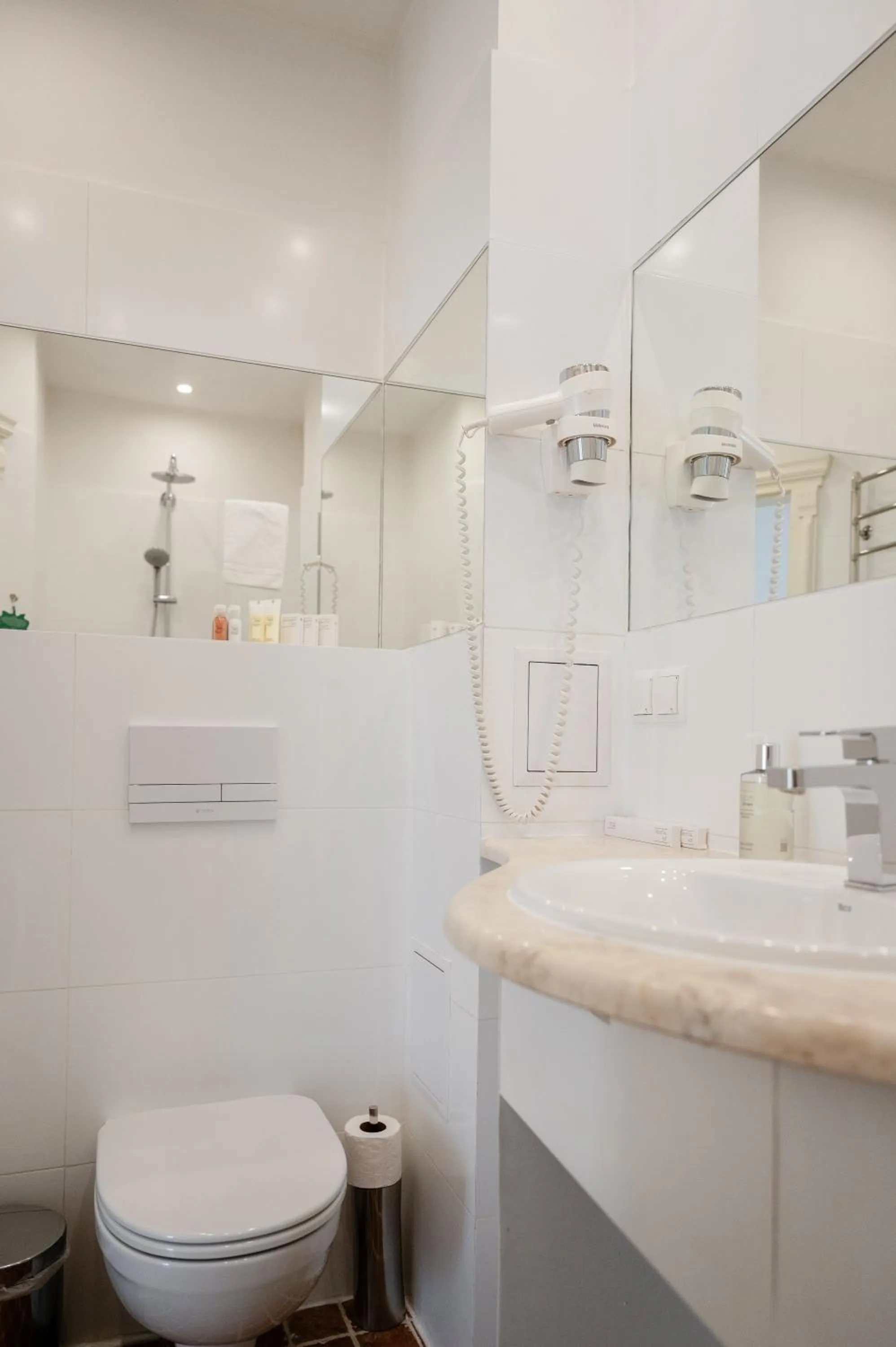 Shower in Rudolfo Hotel