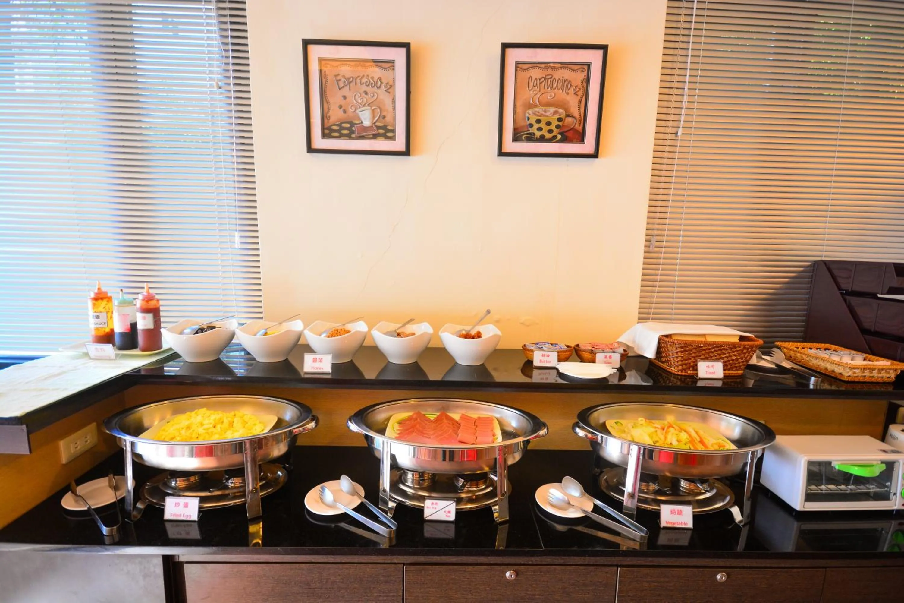 Food and drinks in Courier Station