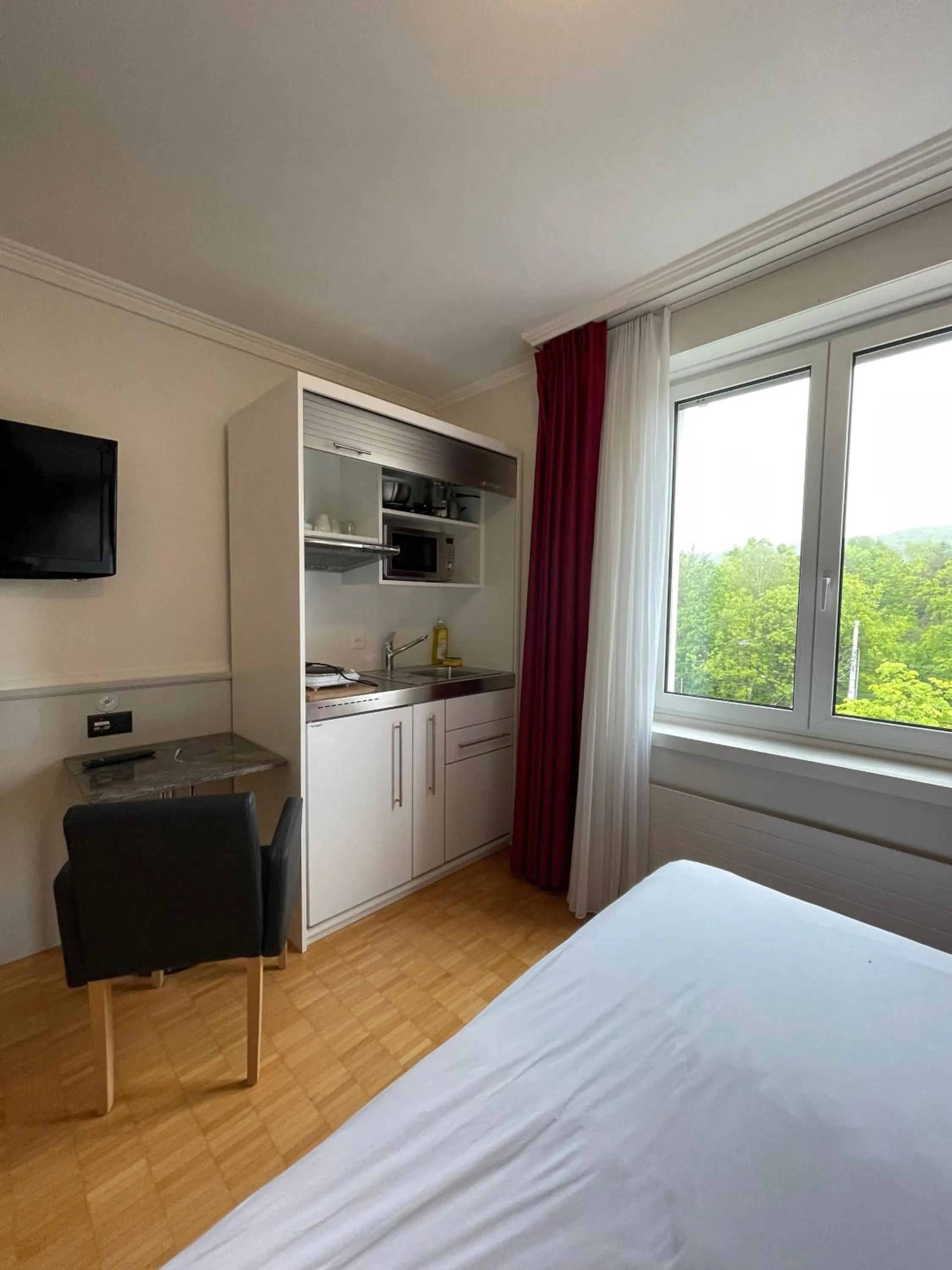 Kitchen or kitchenette, Bed in Swiss Star Irchel - Self Check-In
