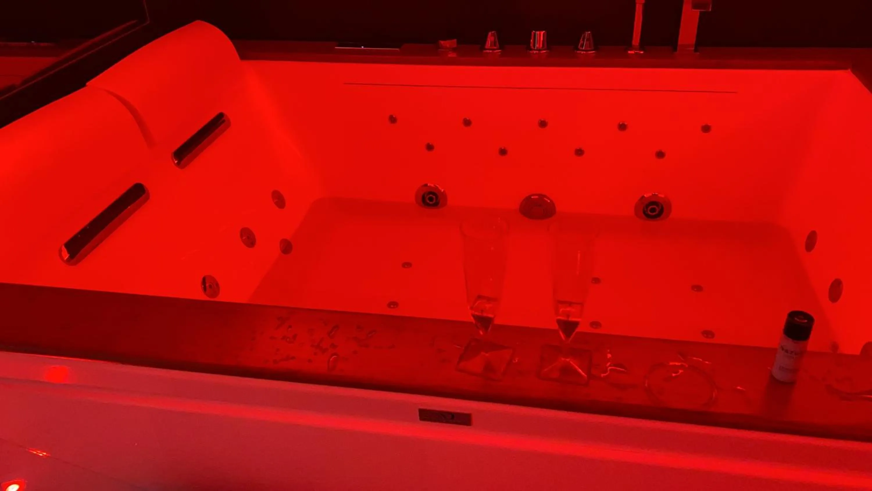 Bathroom in Rebel Suite love