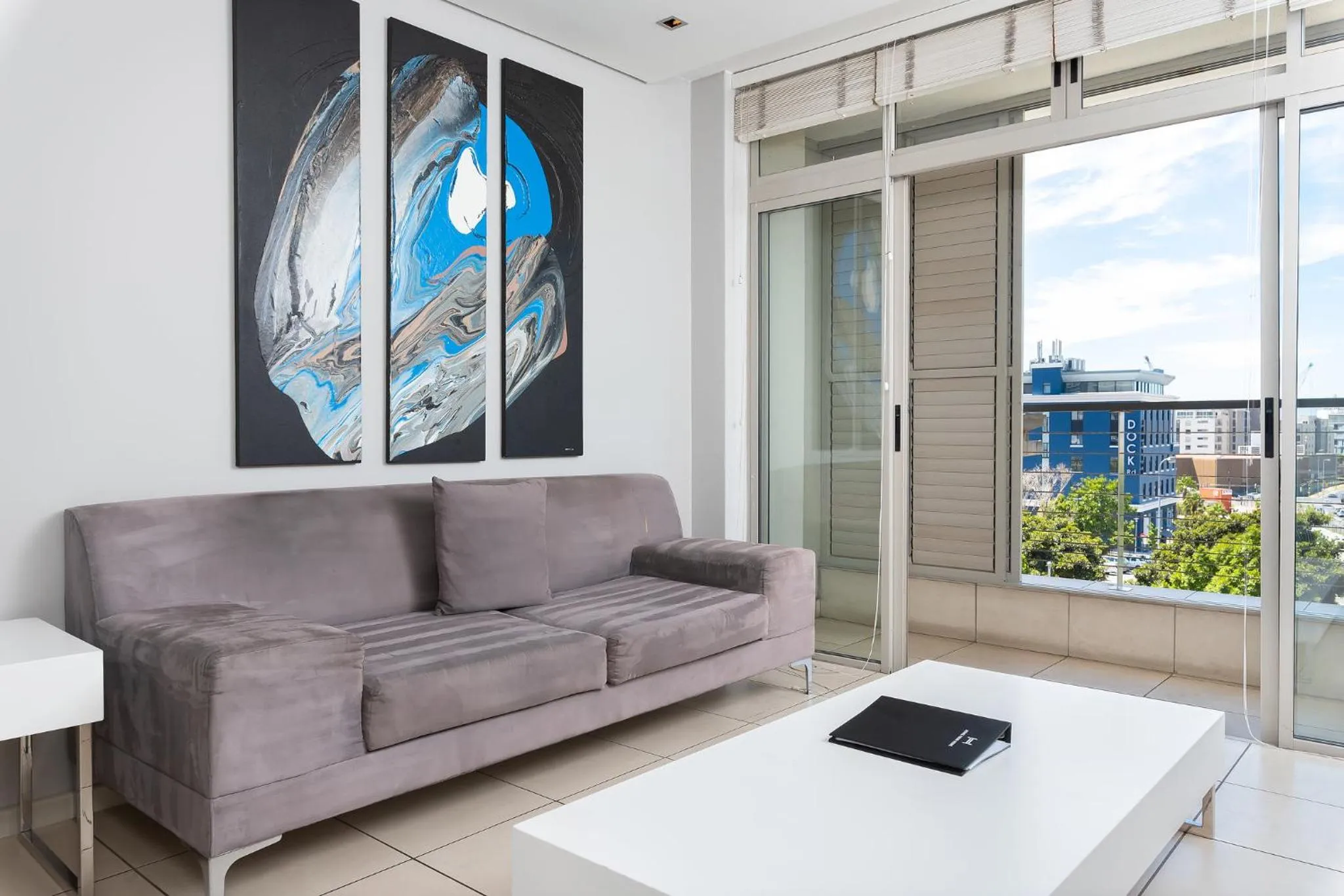 Living room, Seating Area in HarbourEdge Suites by Totalstay