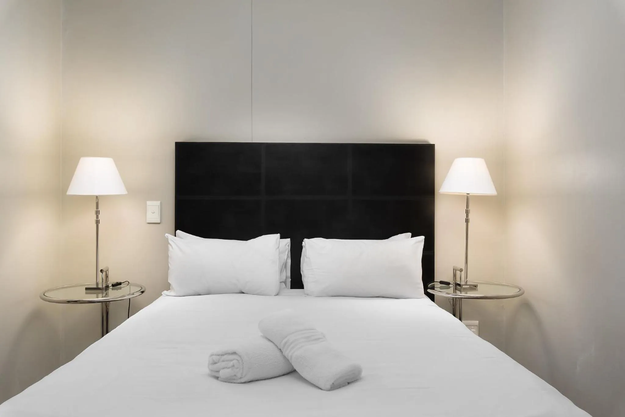 Bed in HarbourEdge Suites by Totalstay