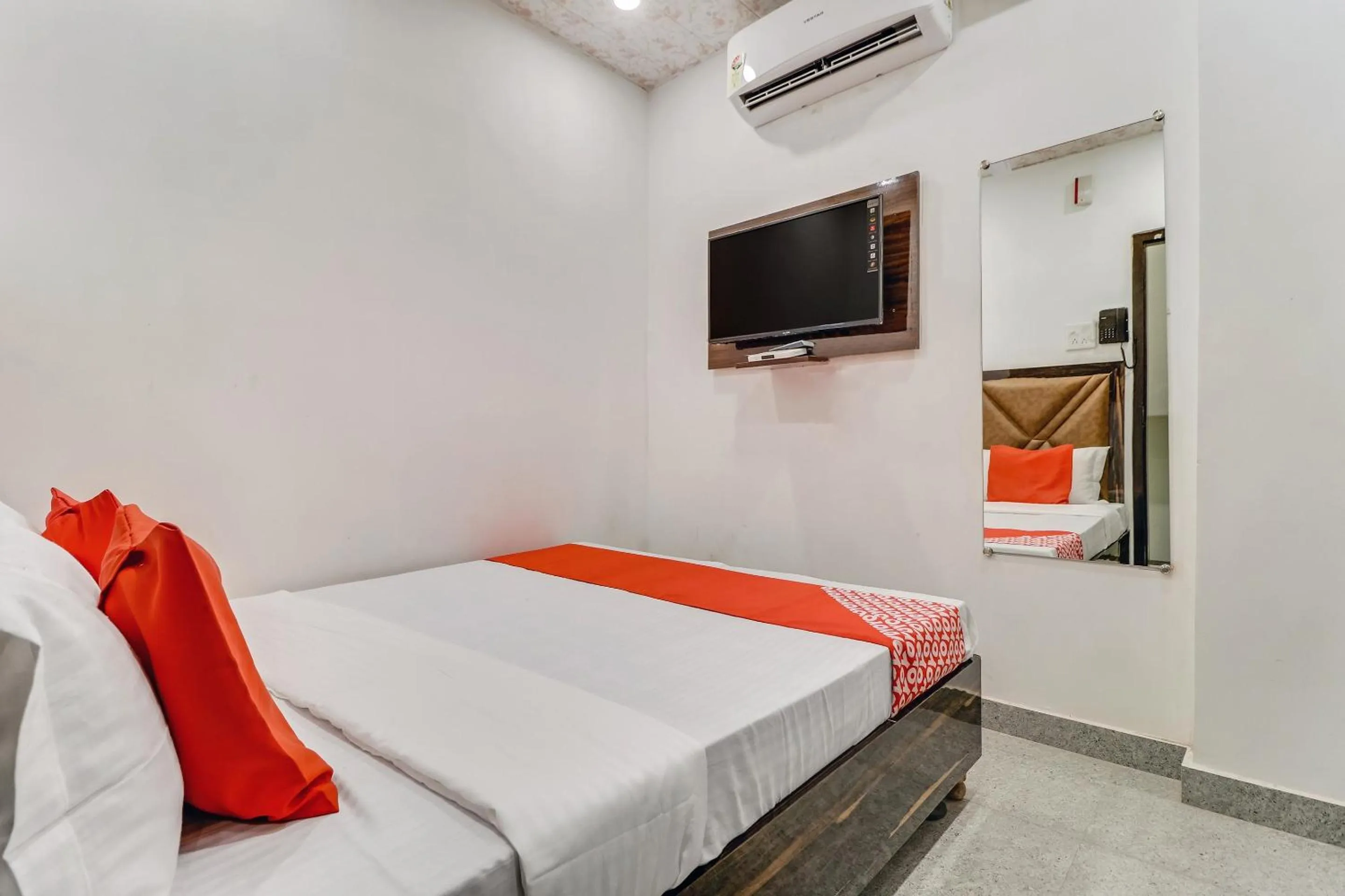 Bedroom, Bed in Hotel O Sun View