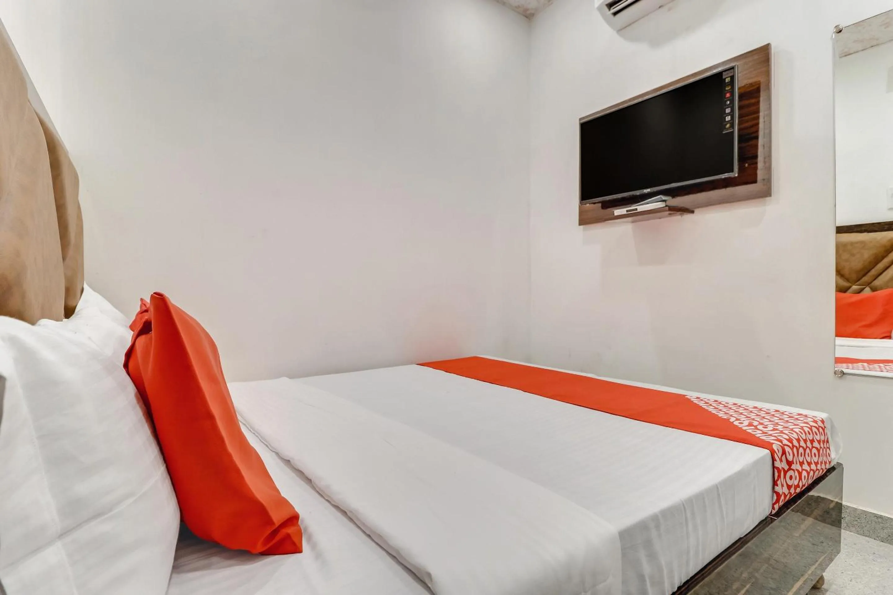 Bedroom, Bed in Hotel O Sun View