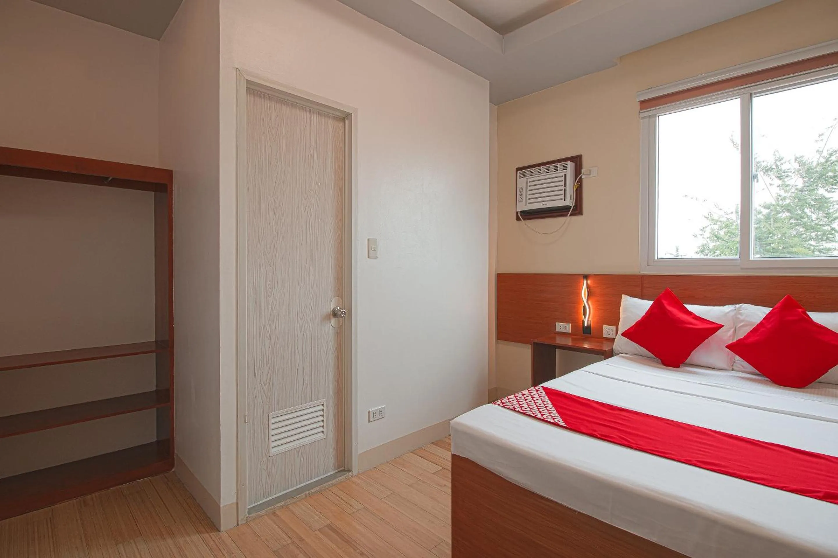 Bedroom, Bed in OYO 685 K Fortune Apartelle