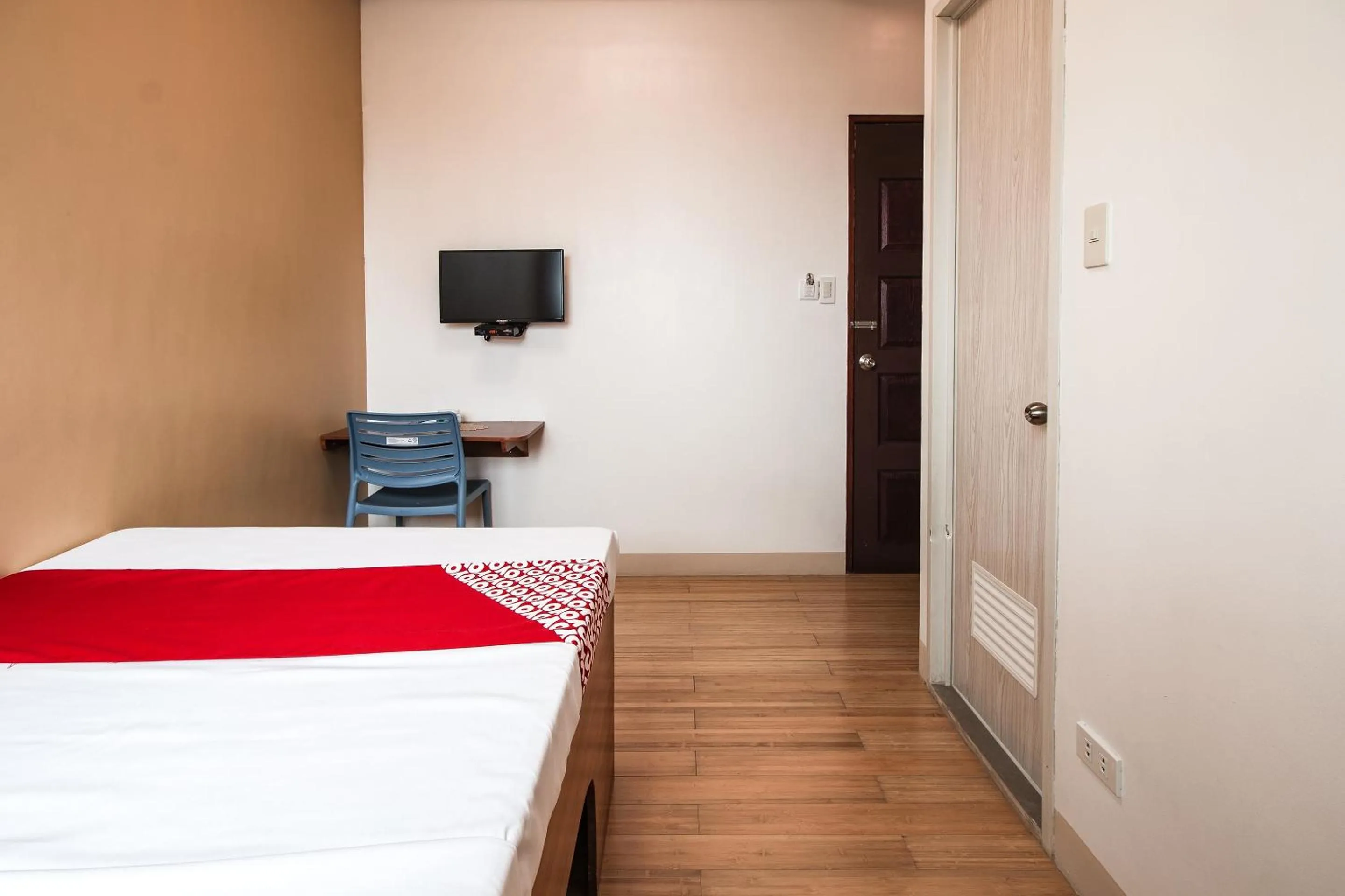 Bedroom, Bed in OYO 685 K Fortune Apartelle