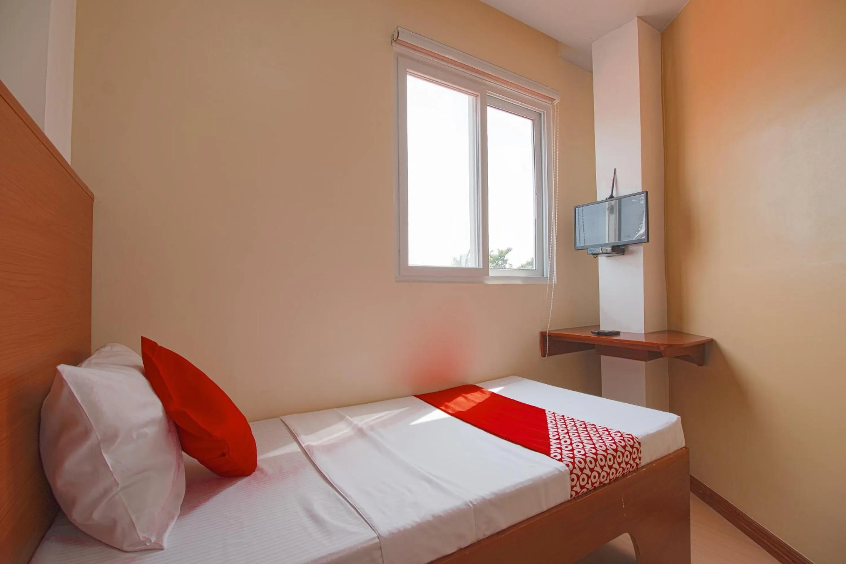 Bedroom, Bed in OYO 685 K Fortune Apartelle