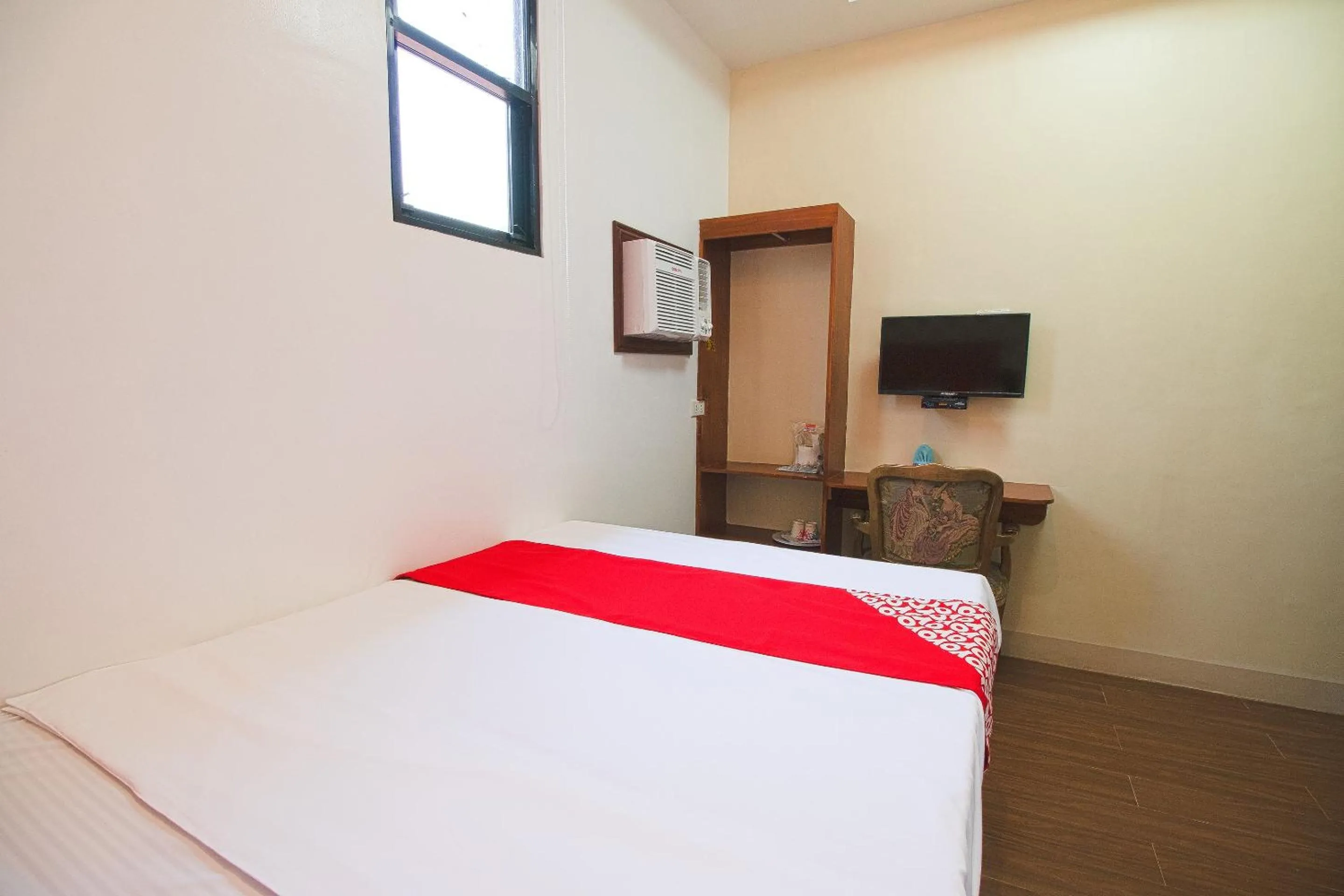 Bedroom, Bed in OYO 685 K Fortune Apartelle