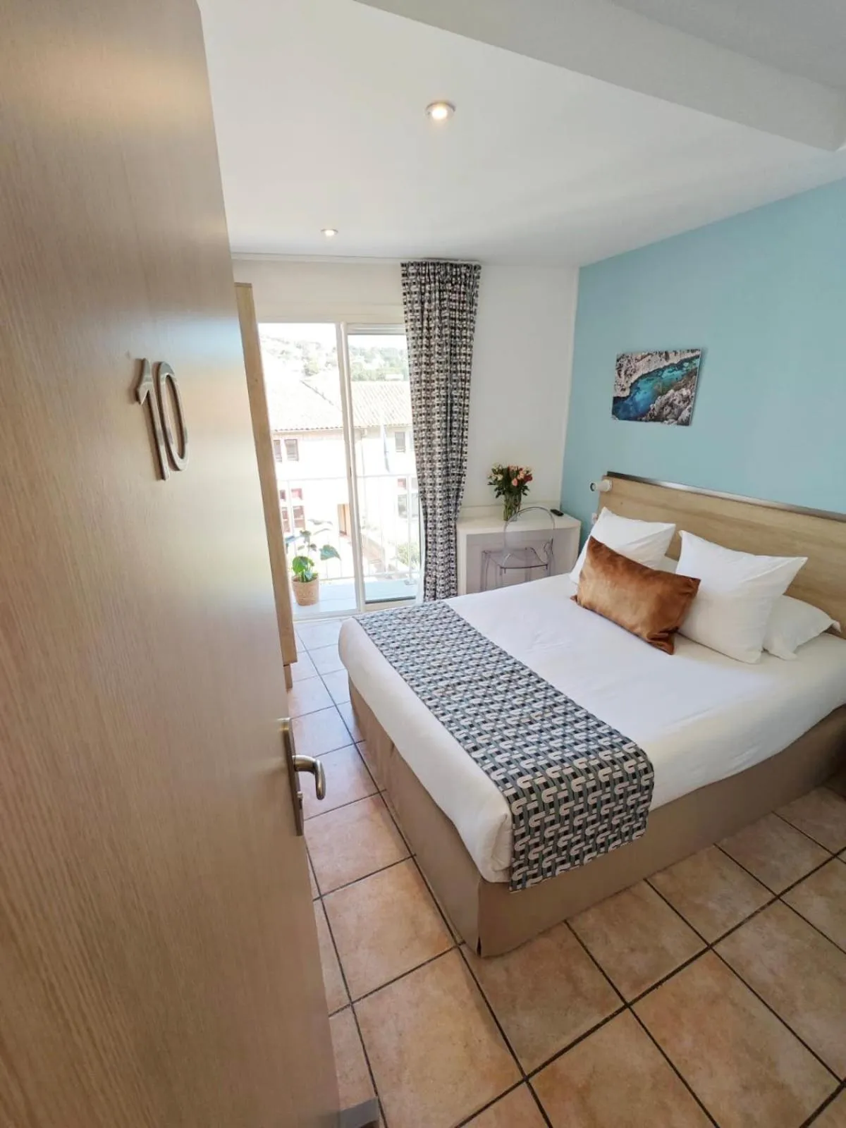 Bedroom, Bed in HOTEL DES CALANQUES