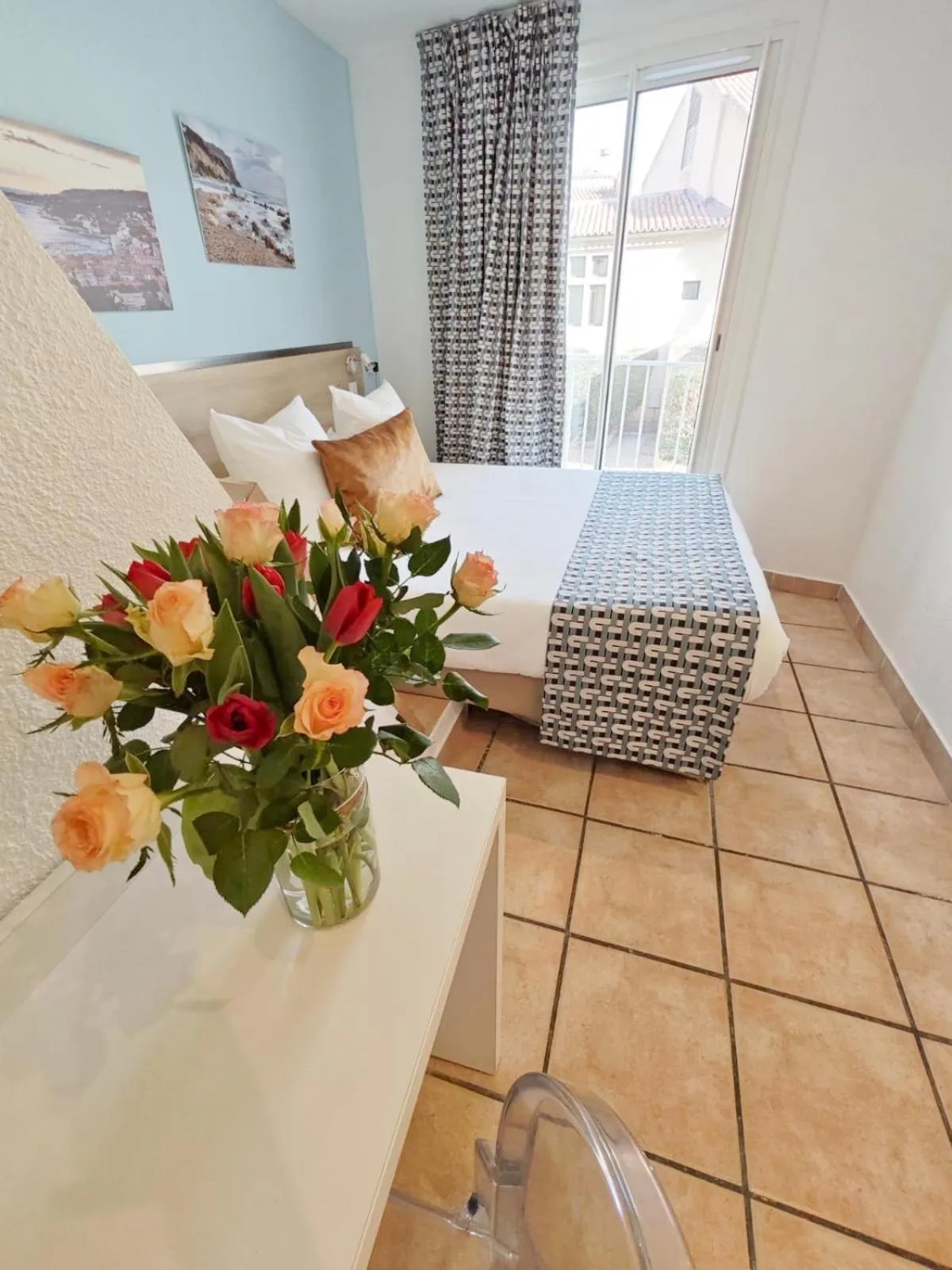 Bed in HOTEL DES CALANQUES