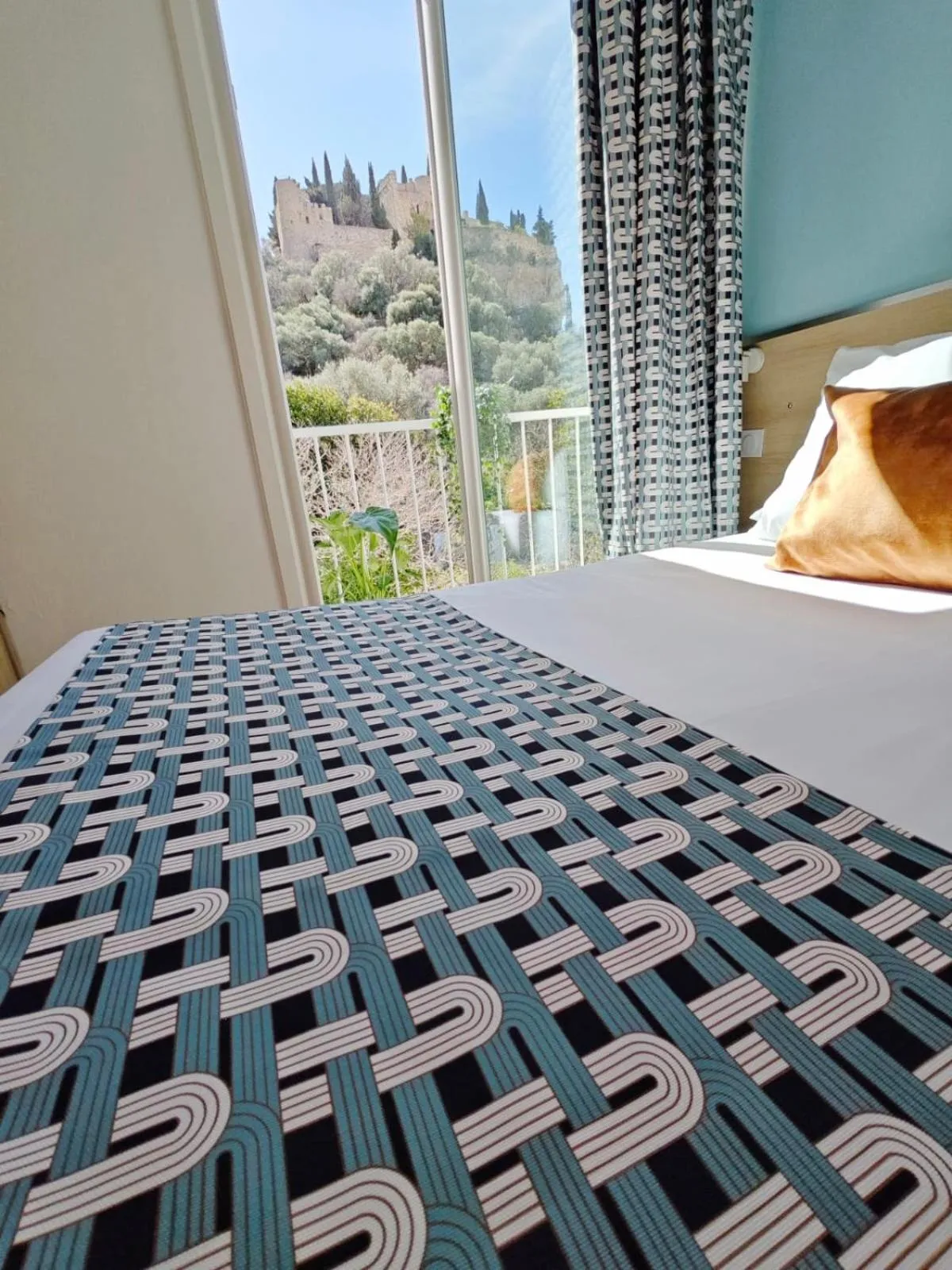 Bed in HOTEL DES CALANQUES