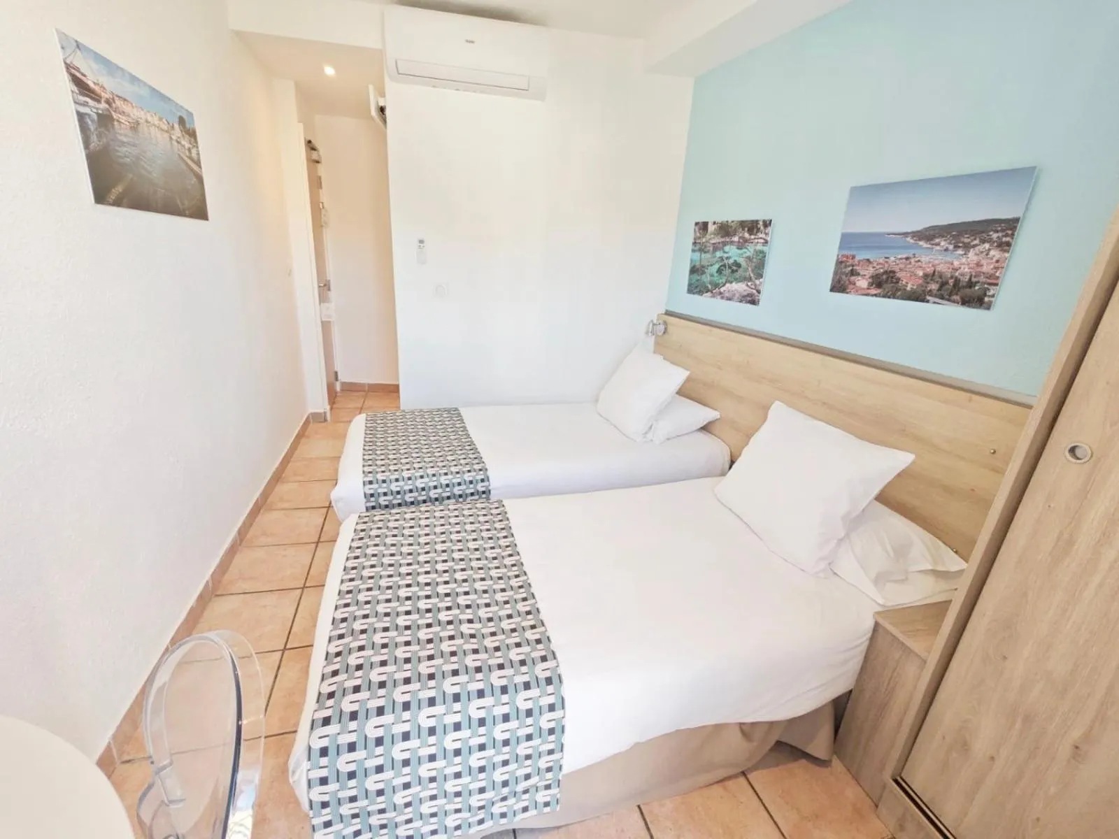 Bed in HOTEL DES CALANQUES