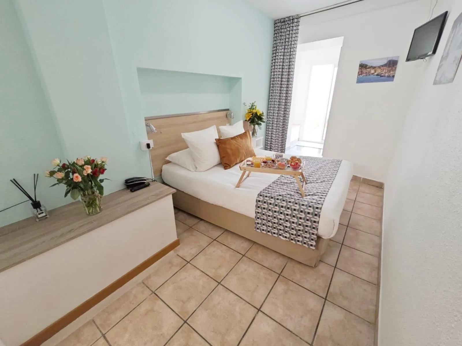 Bedroom, Bed in HOTEL DES CALANQUES