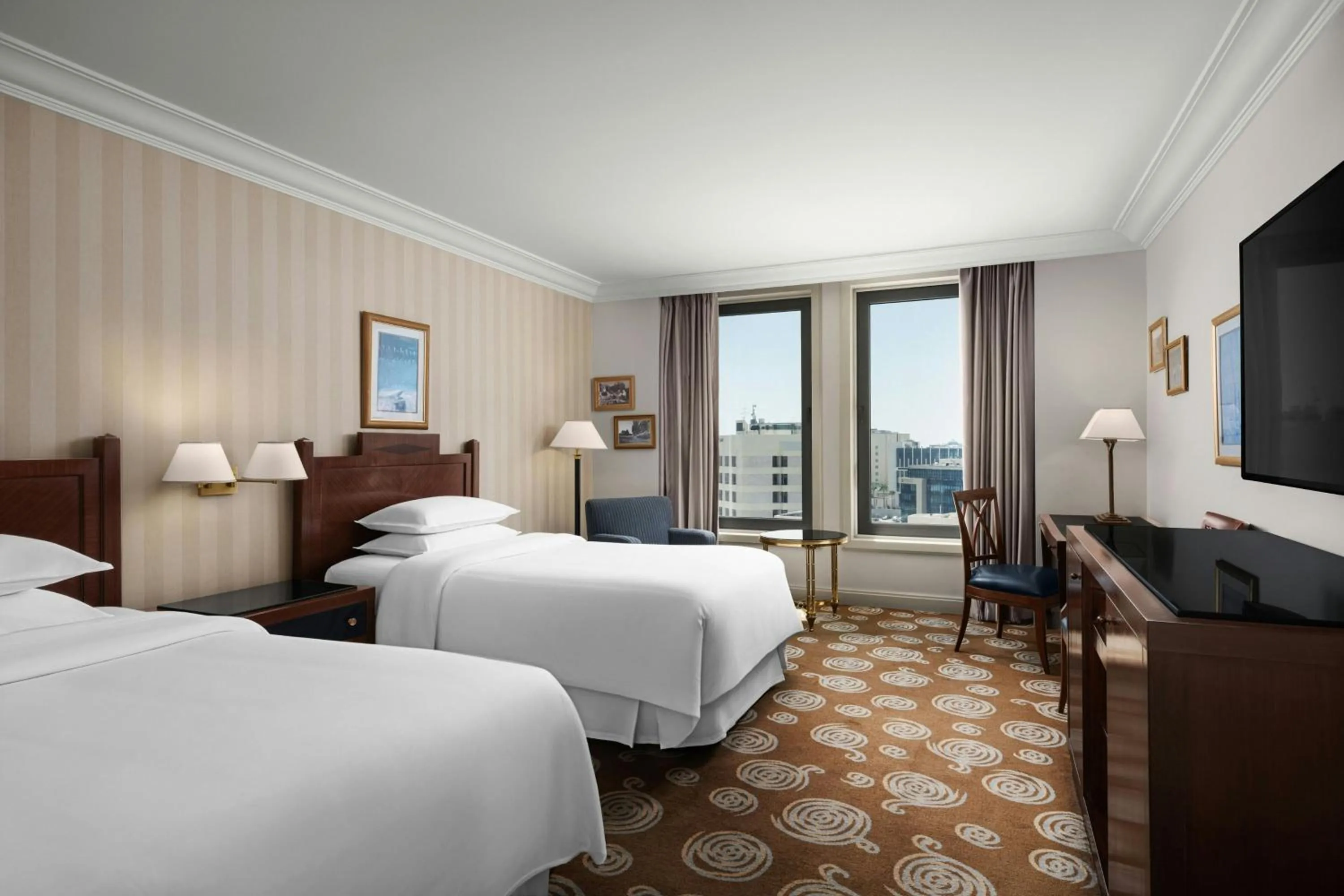 Photo of the whole room, Bed in Sheraton Amman Al Nabil Hotel