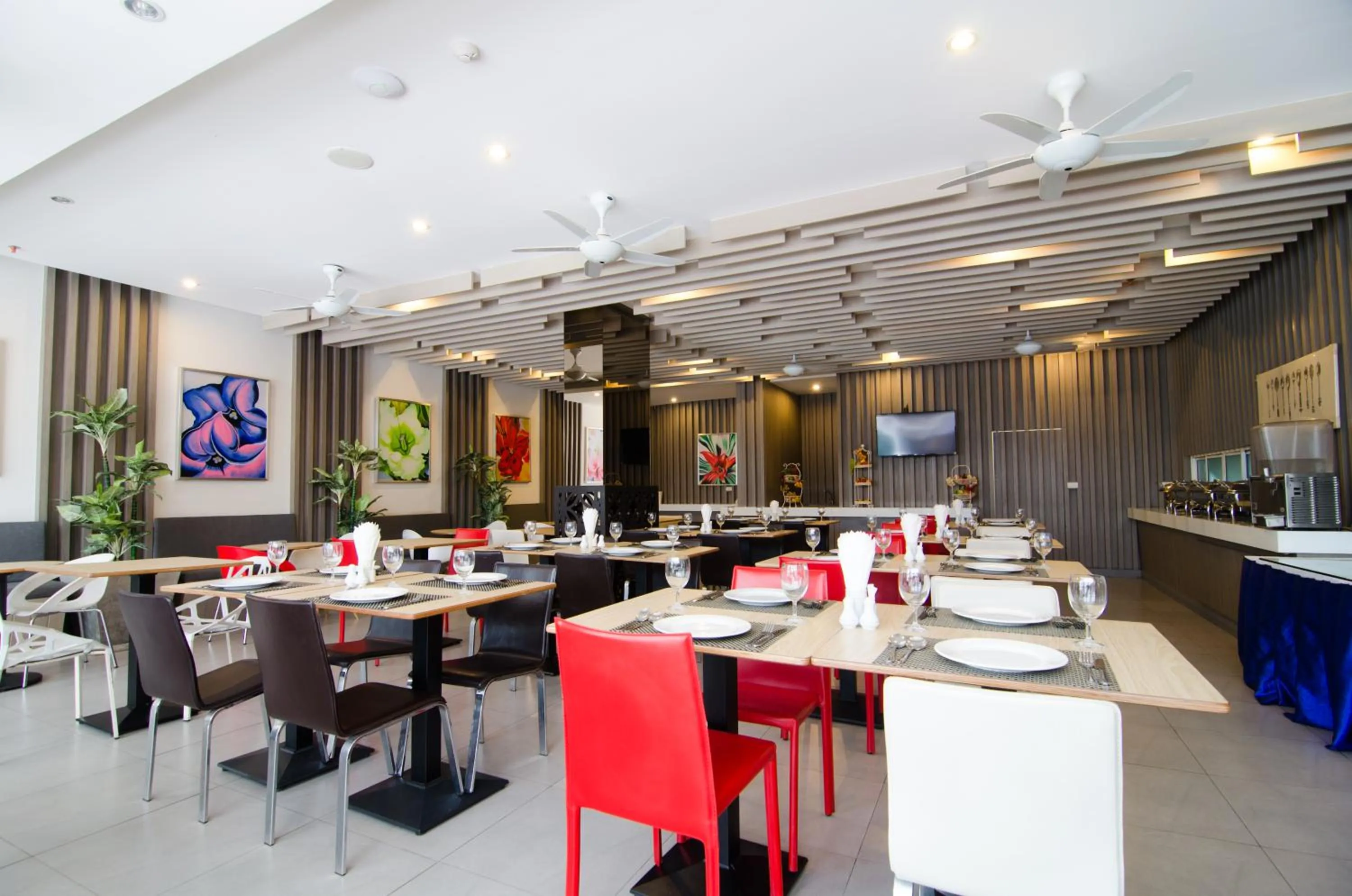 Restaurant/places to eat in Mirage Express Patong Phuket Hotel