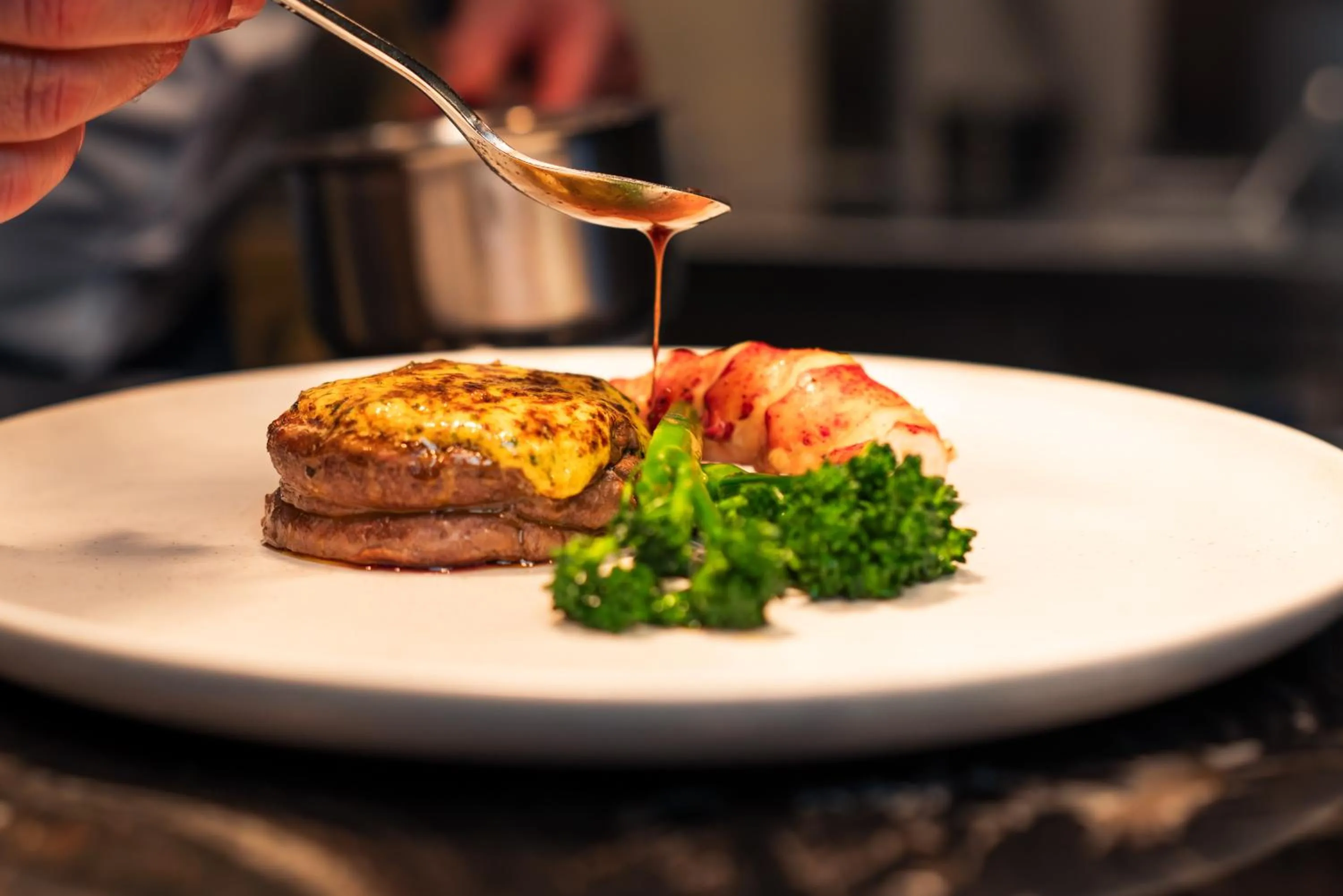 Restaurant/places to eat in Seedamm Plaza