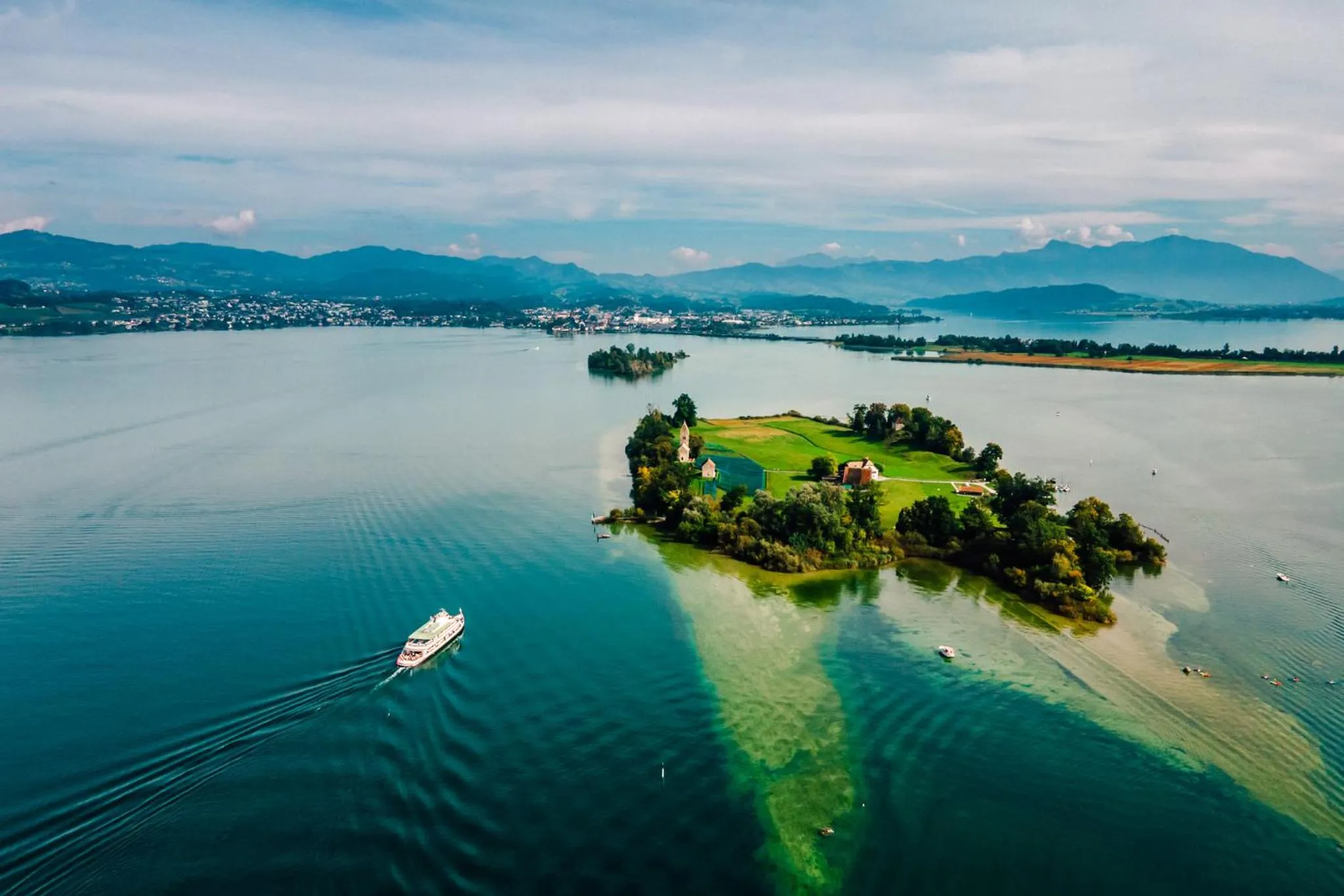 Natural landscape in Seedamm Plaza