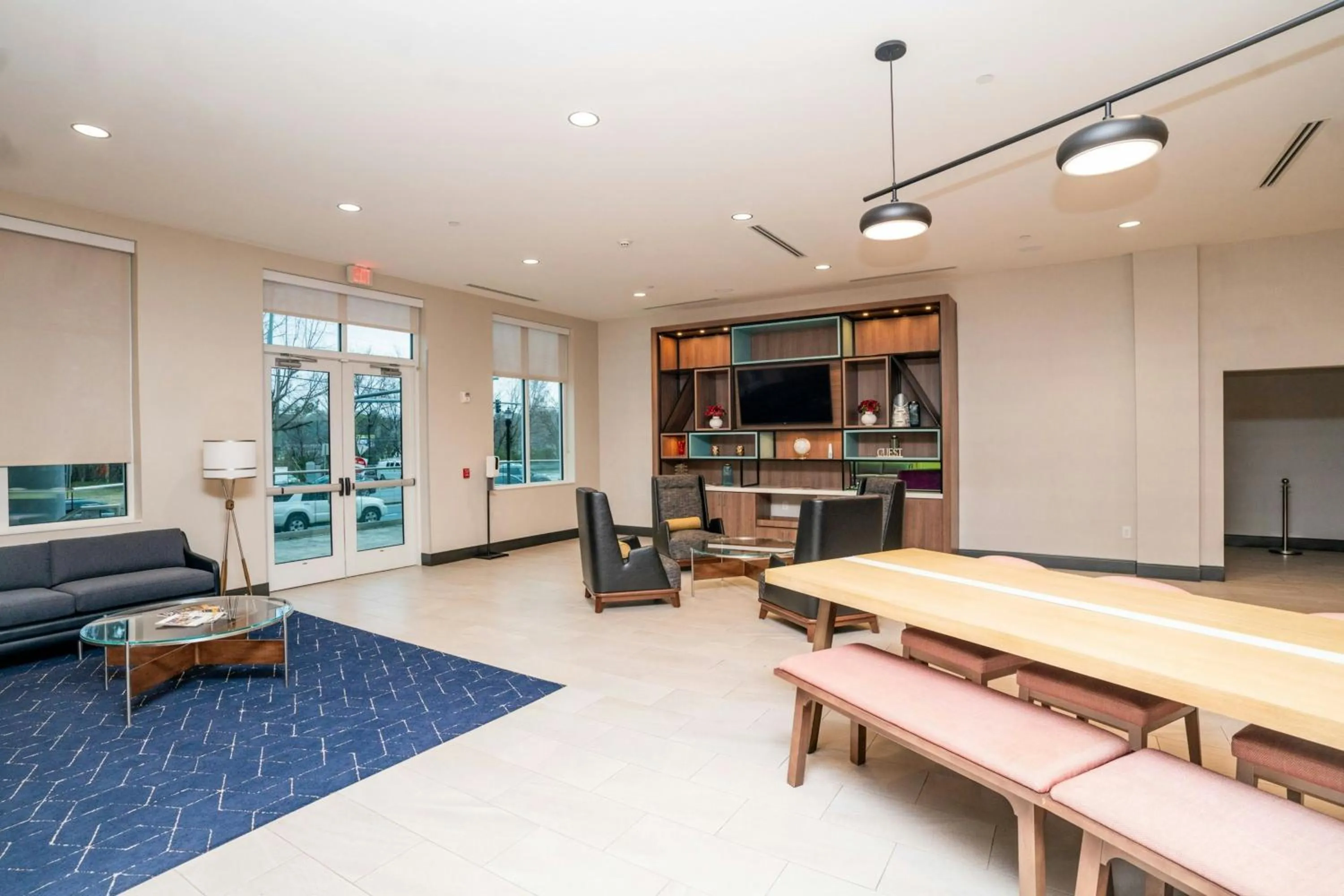 Lobby or reception in Holiday Inn & Suites Atlanta Perimeter Dunwoody, an IHG Hotel