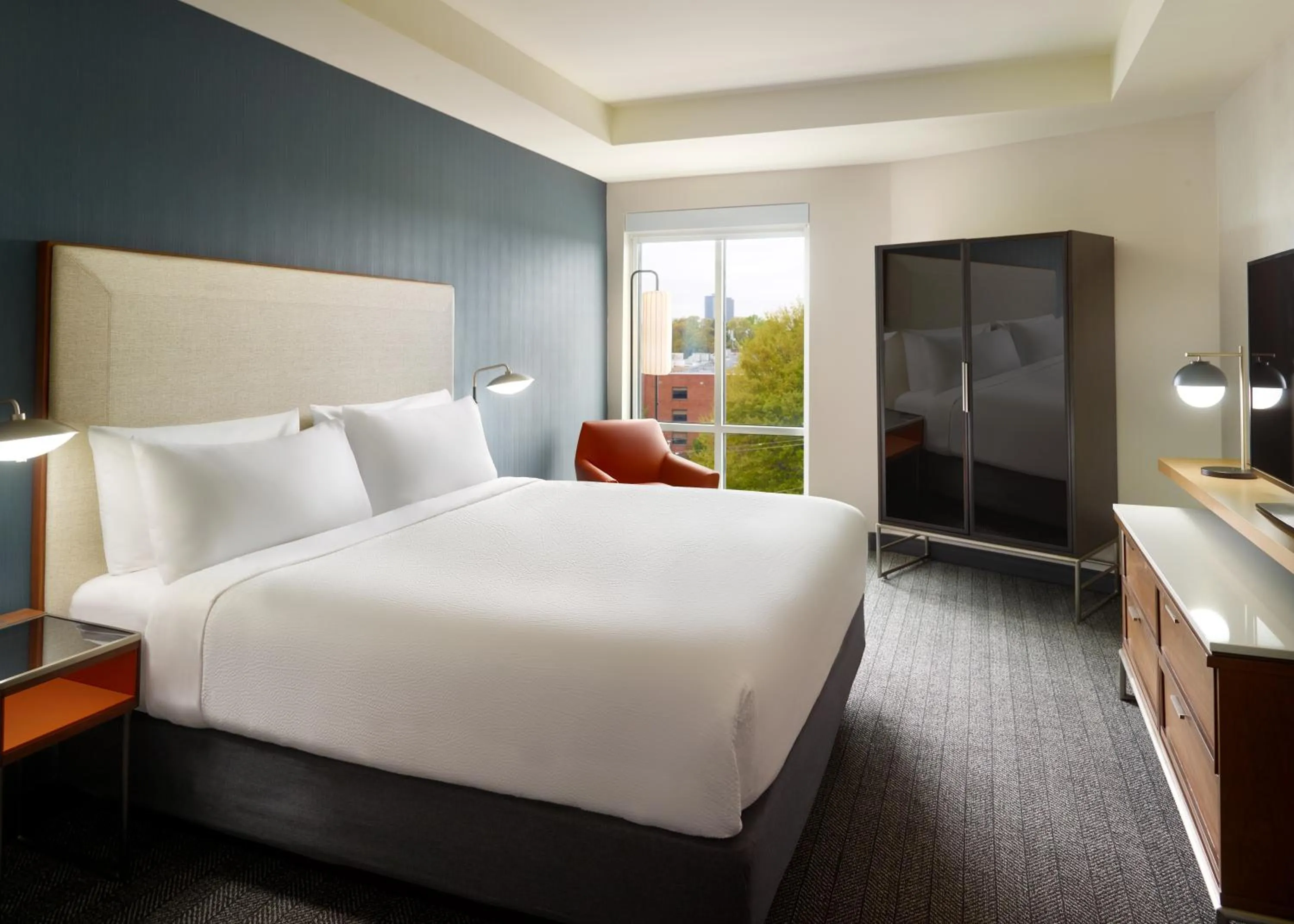Bed in Courtyard by Marriott Atlanta Dunwoody