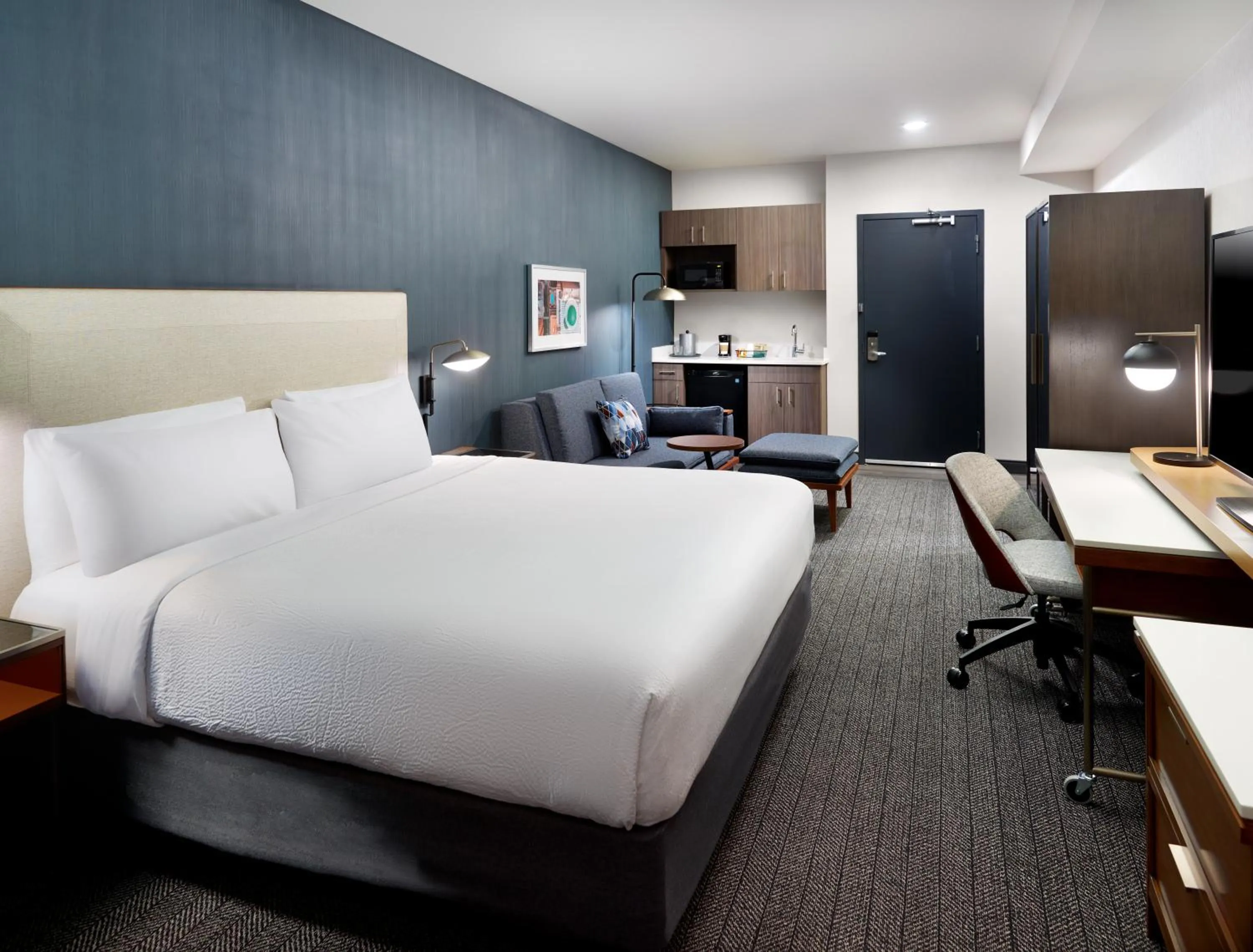 Bed in Courtyard by Marriott Atlanta Dunwoody