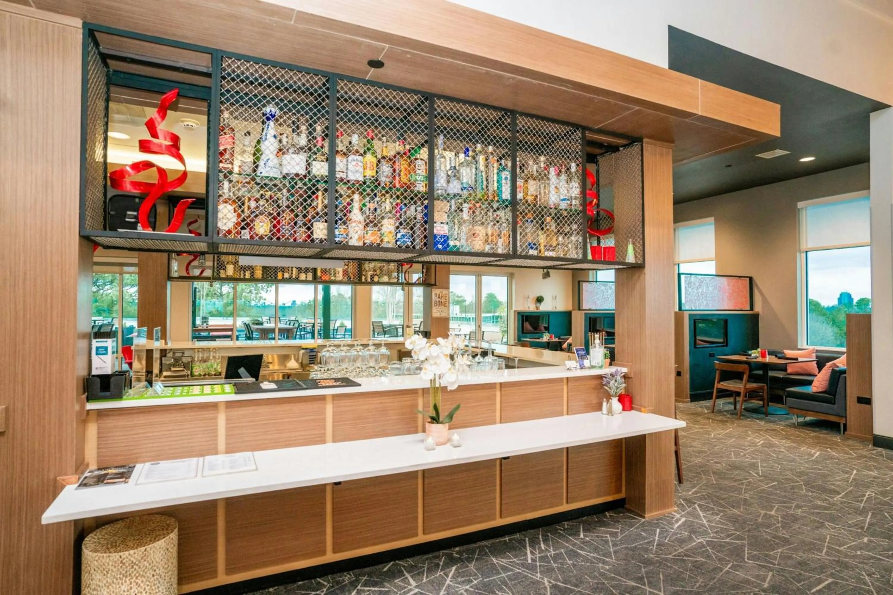 Lounge or bar in Holiday Inn & Suites Atlanta Perimeter Dunwoody, an IHG Hotel