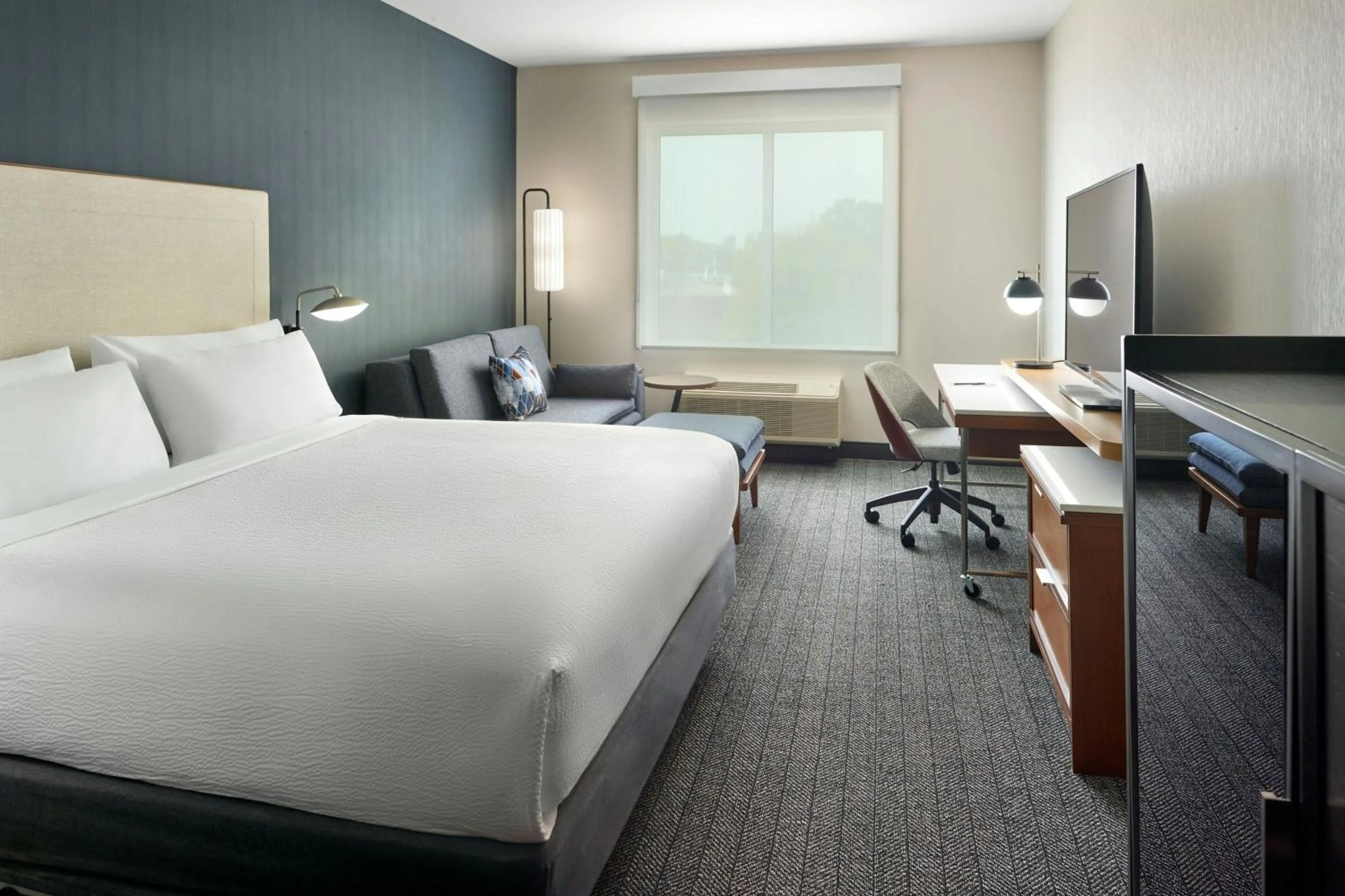 Photo of the whole room, Bed in Courtyard by Marriott Atlanta Dunwoody