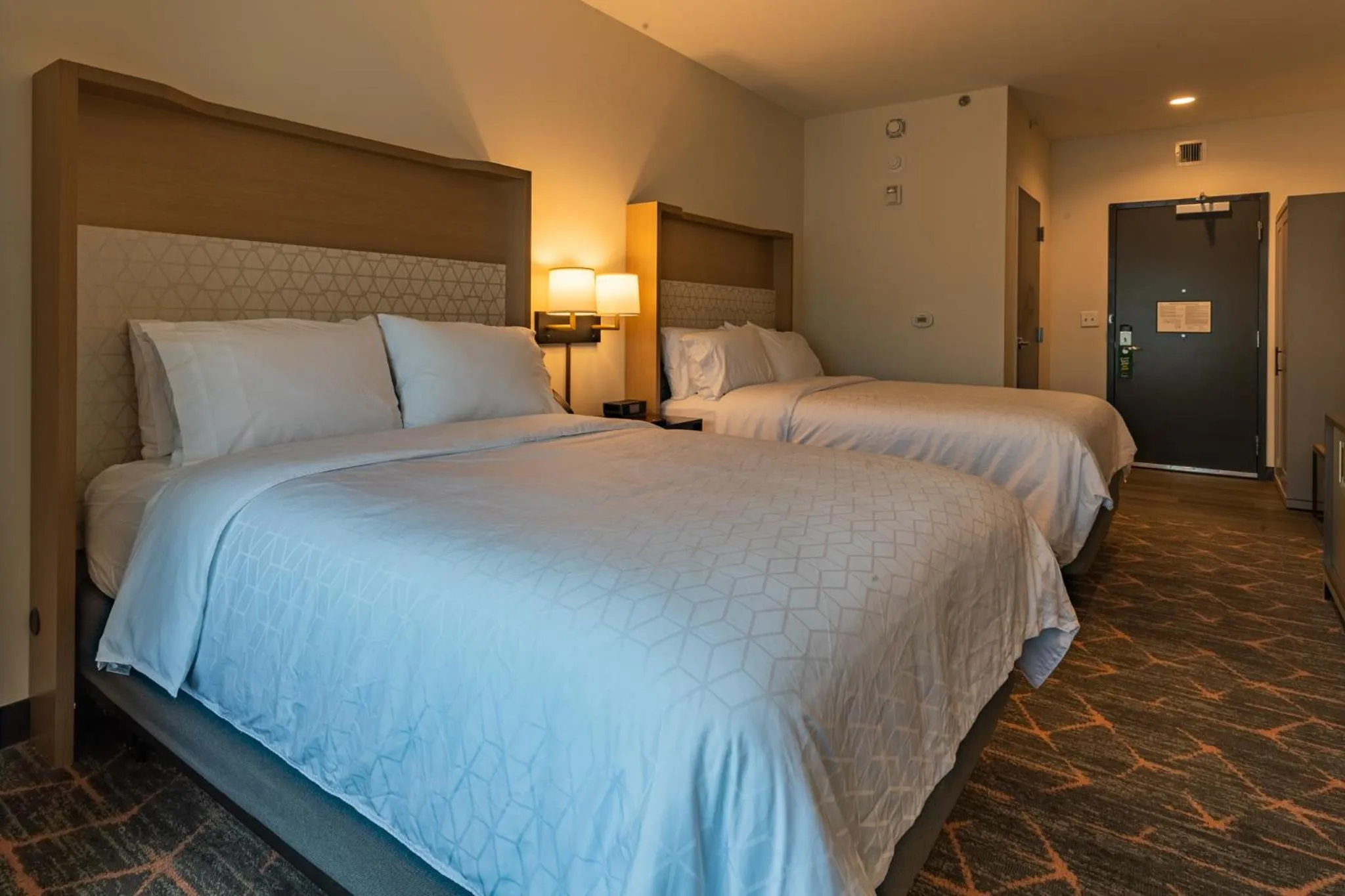 Photo of the whole room, Bed in Courtyard by Marriott Atlanta Dunwoody