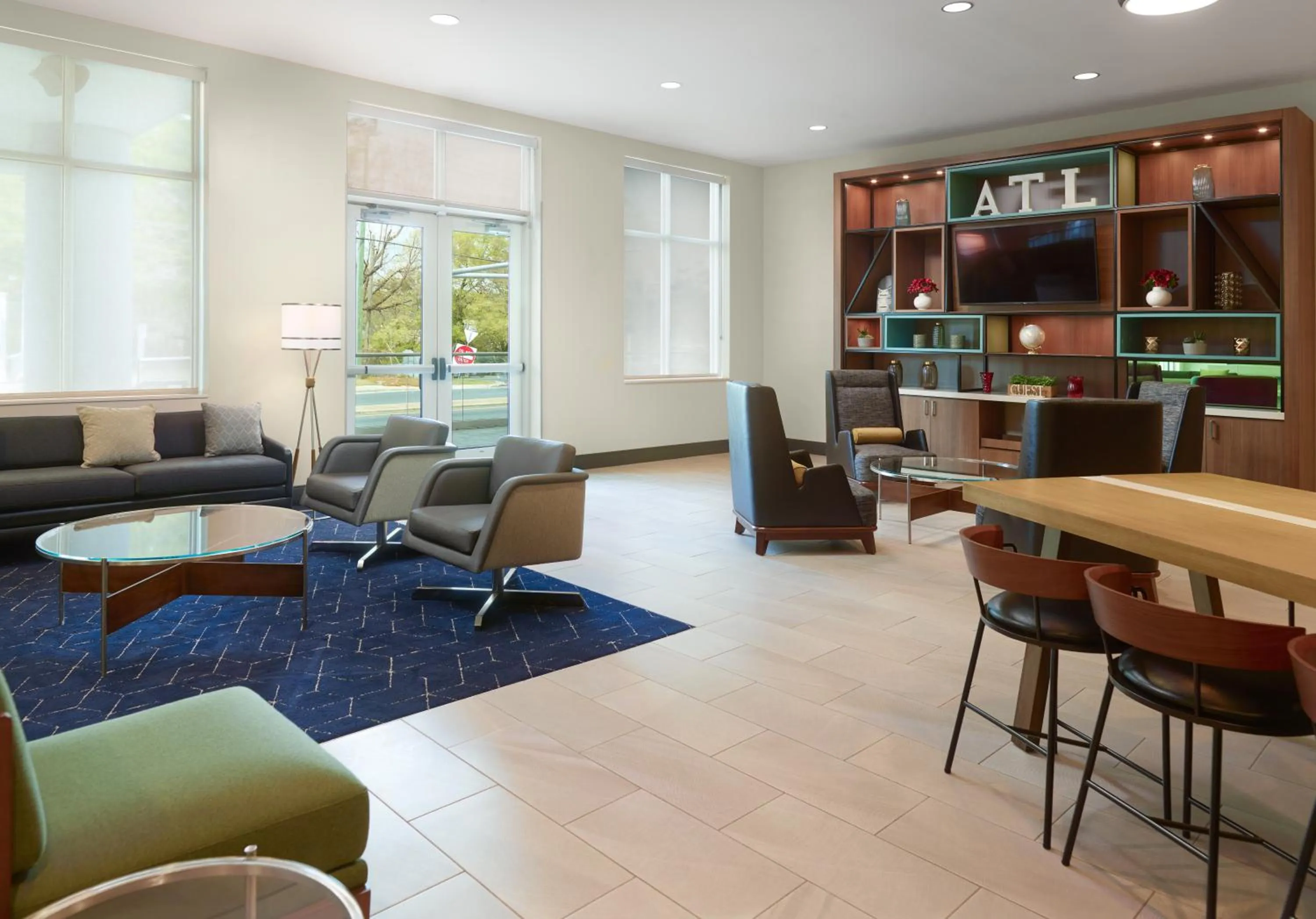 Seating area in Courtyard by Marriott Atlanta Dunwoody