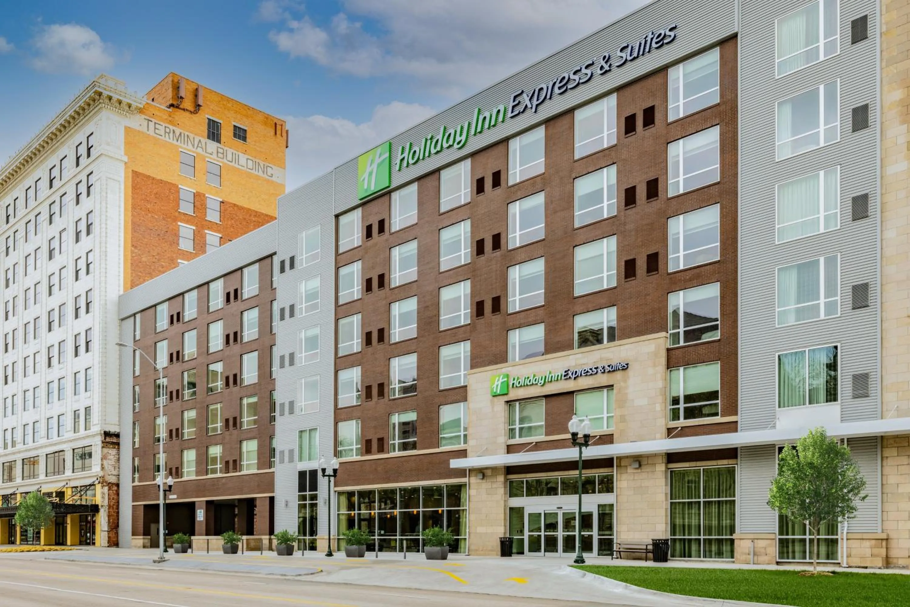 Property building in Holiday Inn Express & Suites - Lincoln Downtown by IHG