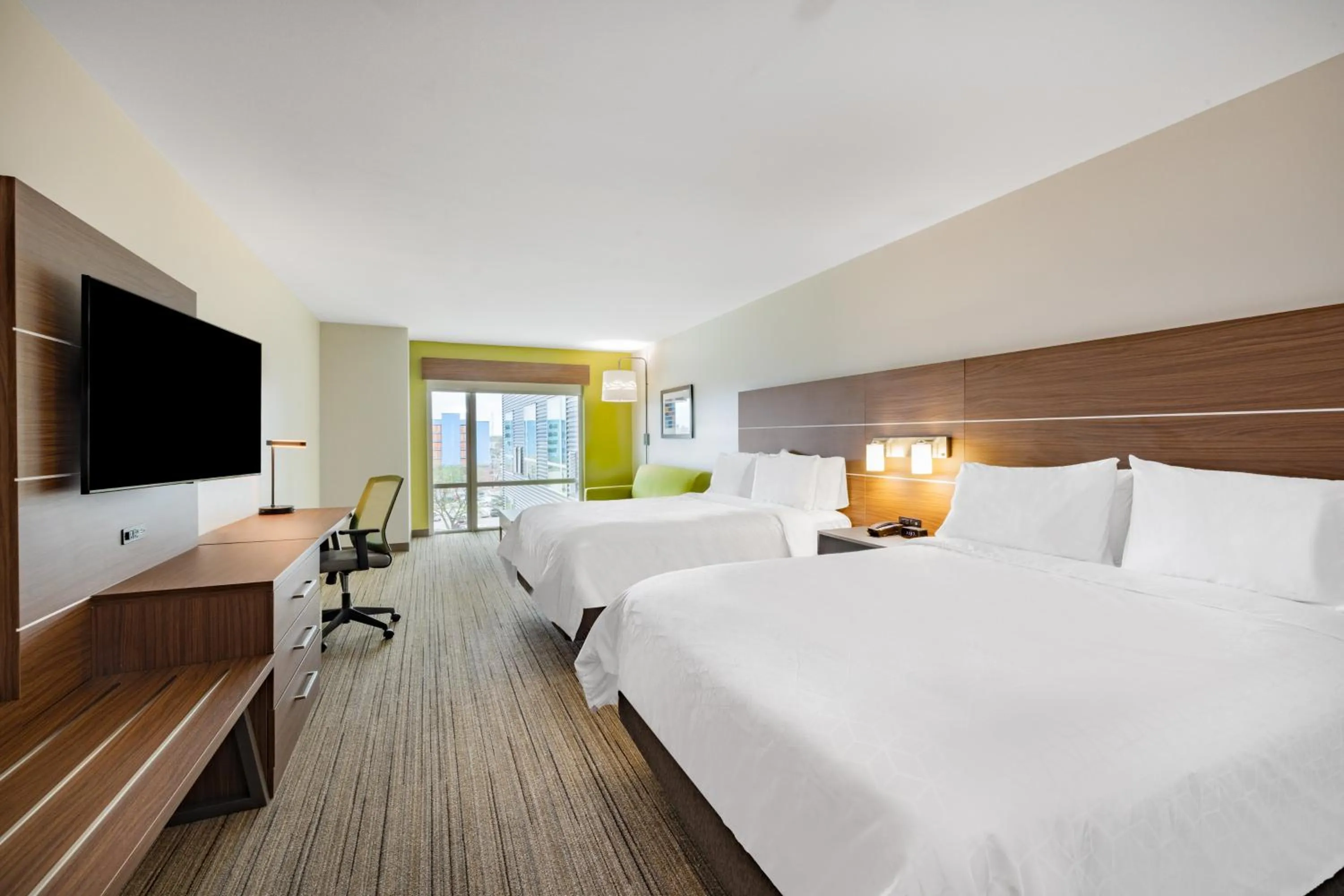 Photo of the whole room, Bed in Holiday Inn Express & Suites - Lincoln Downtown by IHG
