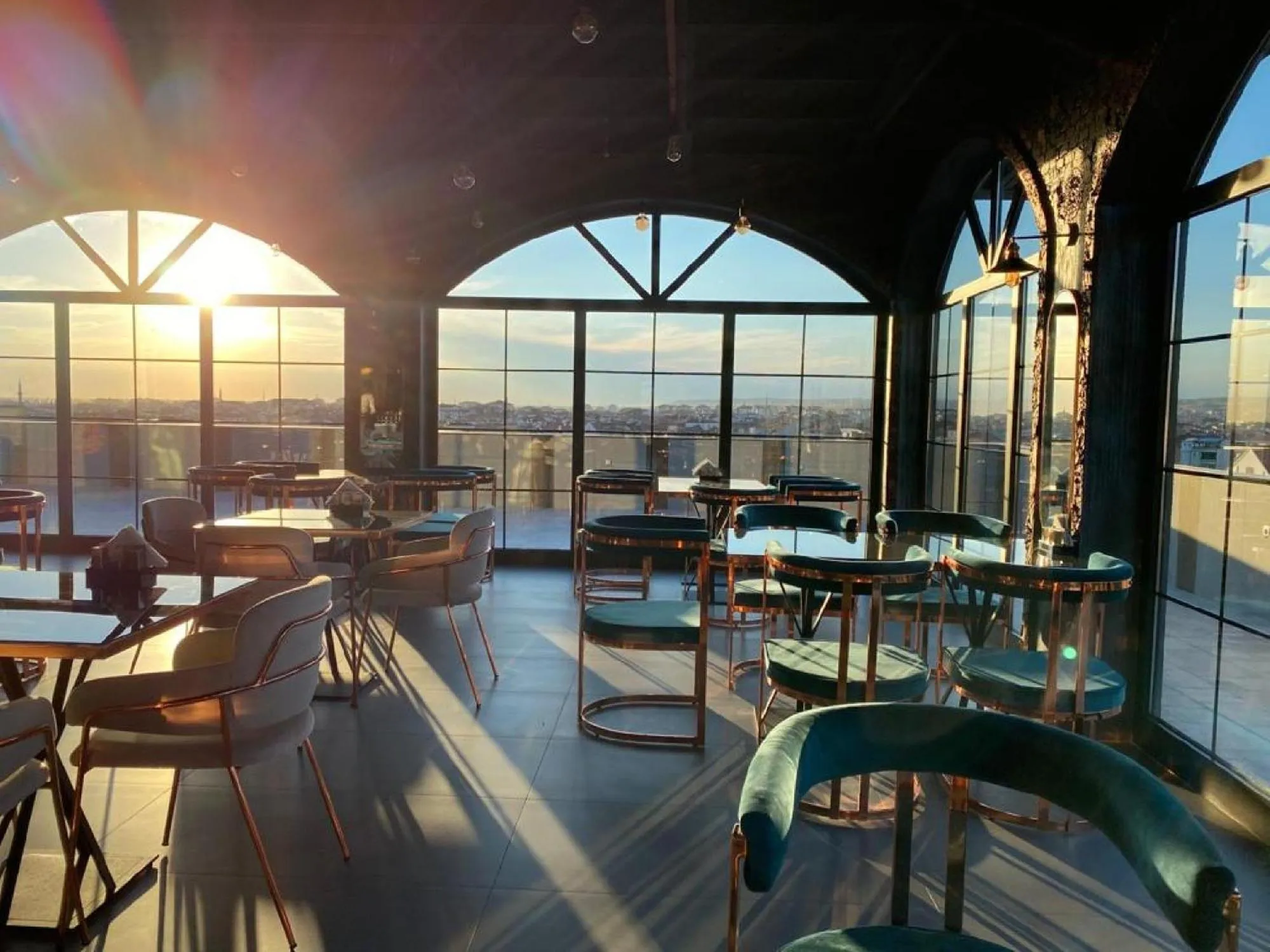 Restaurant/places to eat in NENESSAHOTEL