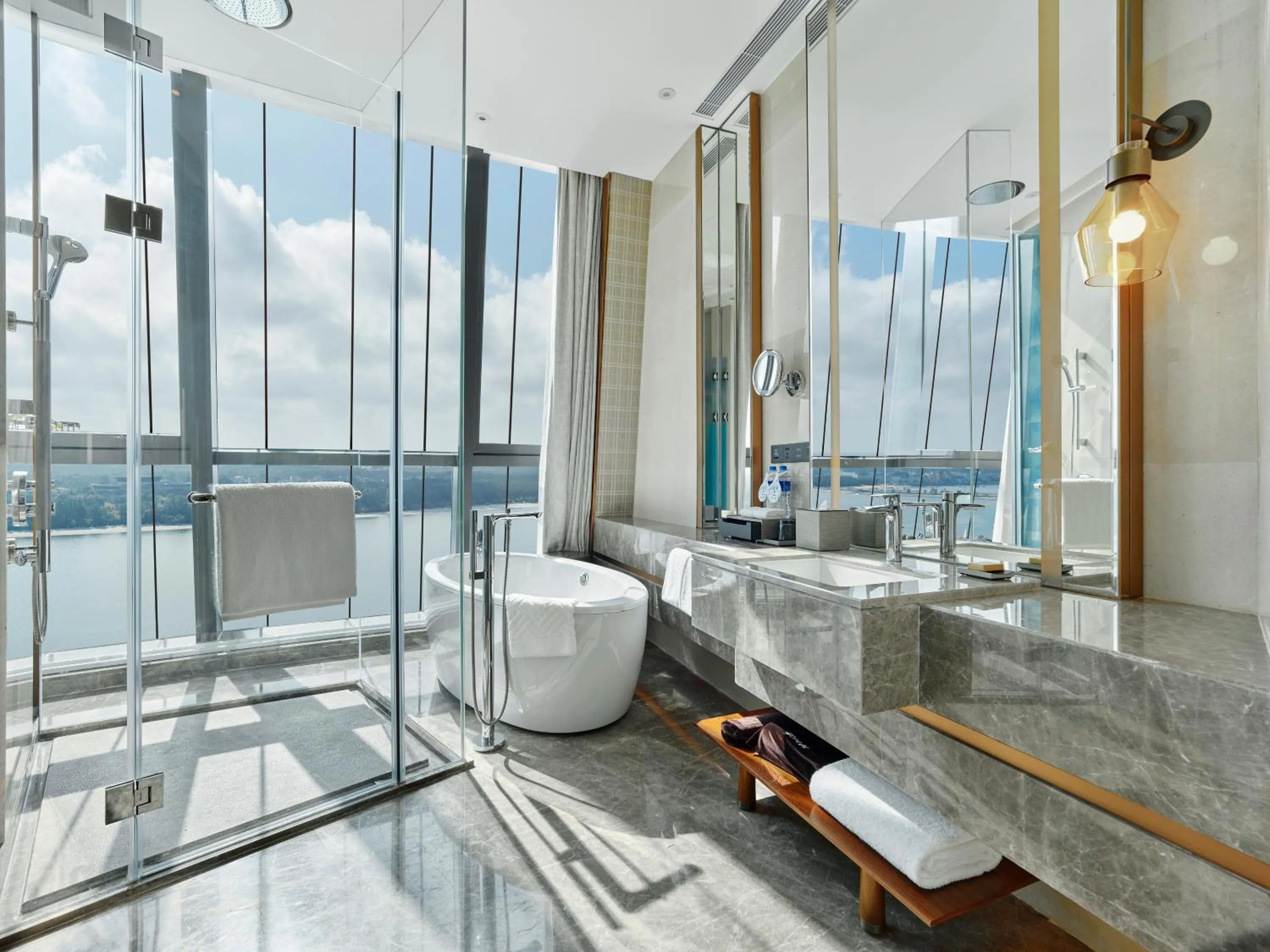 Bathroom in Hilton Hainan Ocean Flower Island