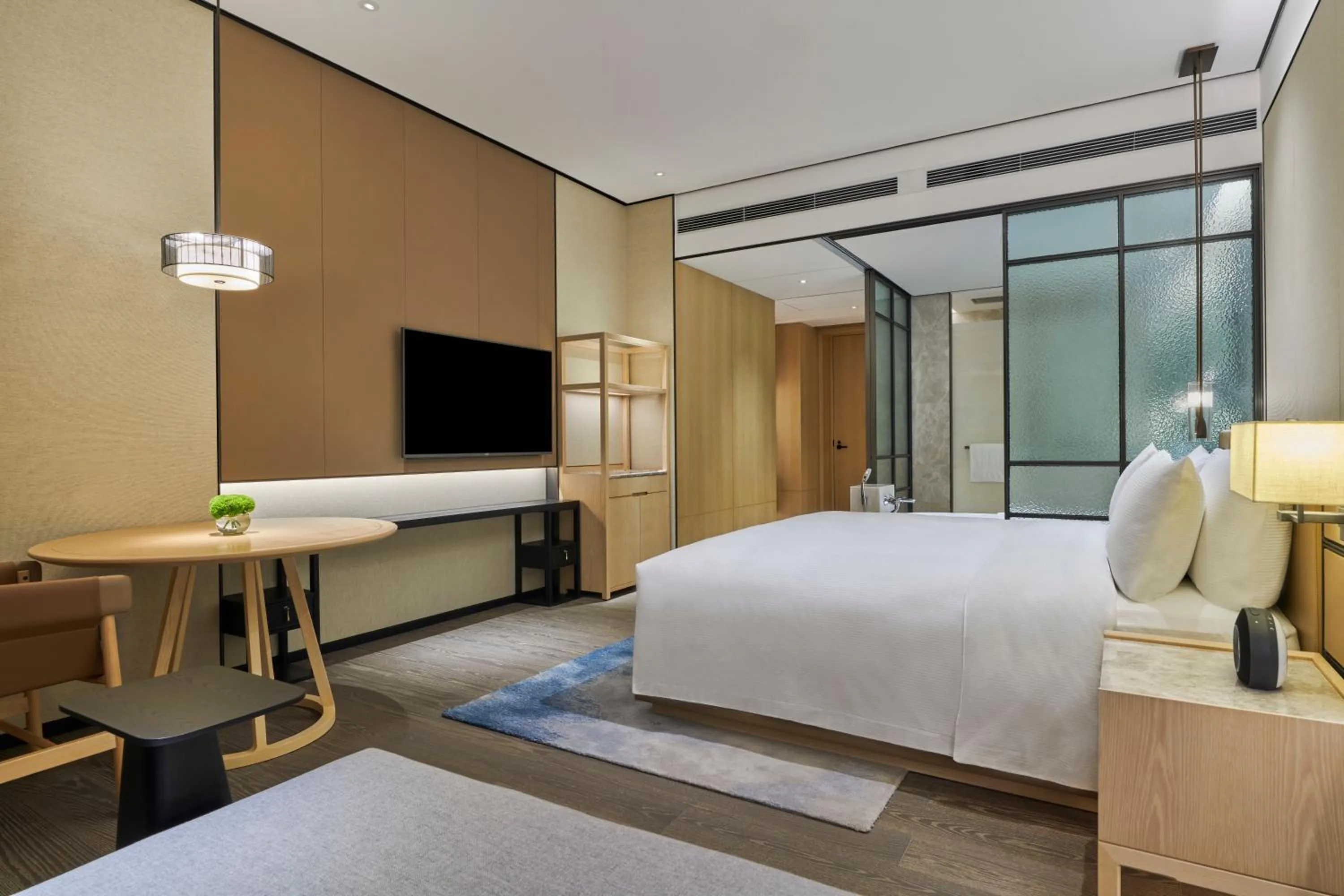 On site, Bed in DoubleTree by Hilton Shenzhen Airport