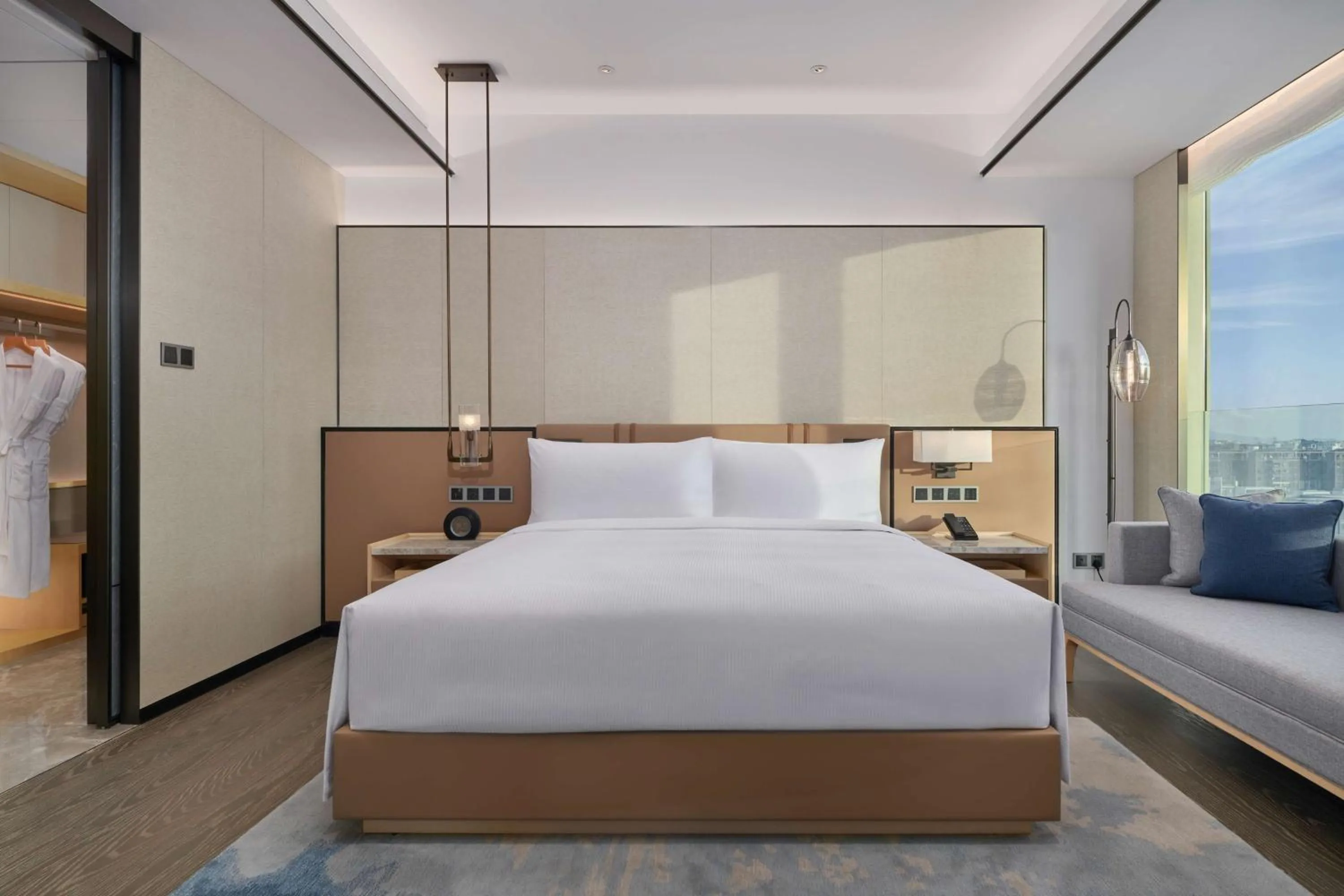 Bed in DoubleTree by Hilton Shenzhen Airport