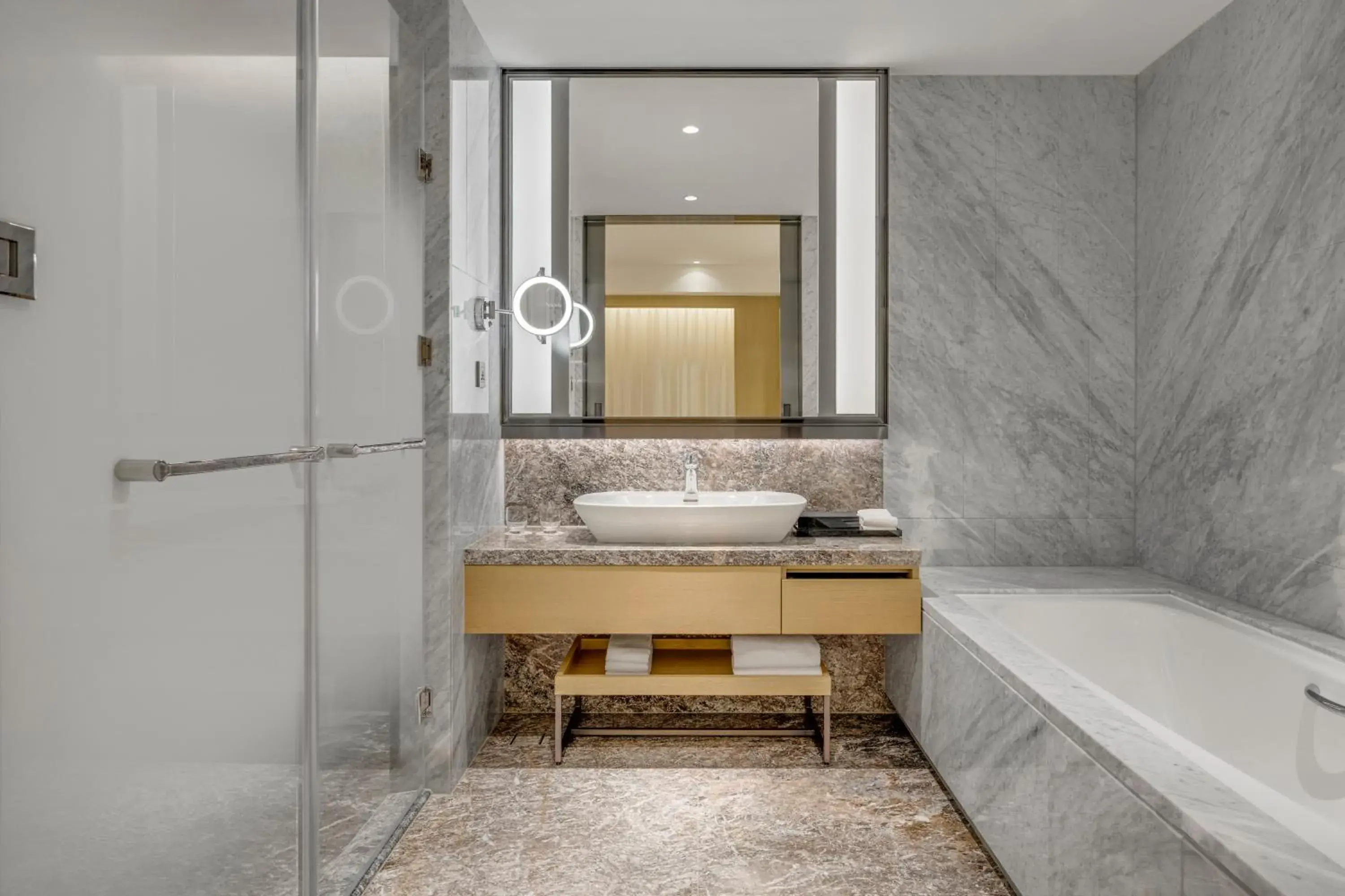 Deluxe King Guest Room in Kaohsiung Marriott Hotel Deluxe King Guest Room in Kaohsiung Marriott Hotel