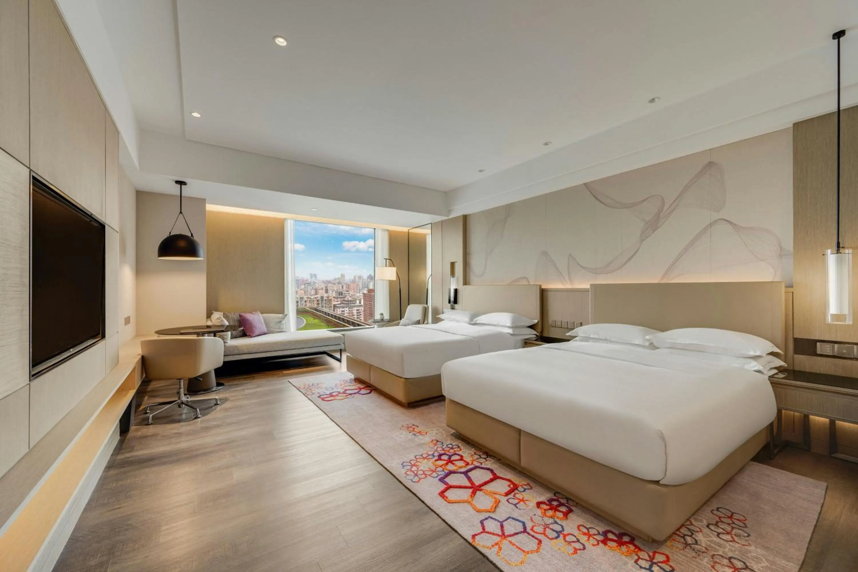 Photo of the whole room, Bed in Kaohsiung Marriott Hotel