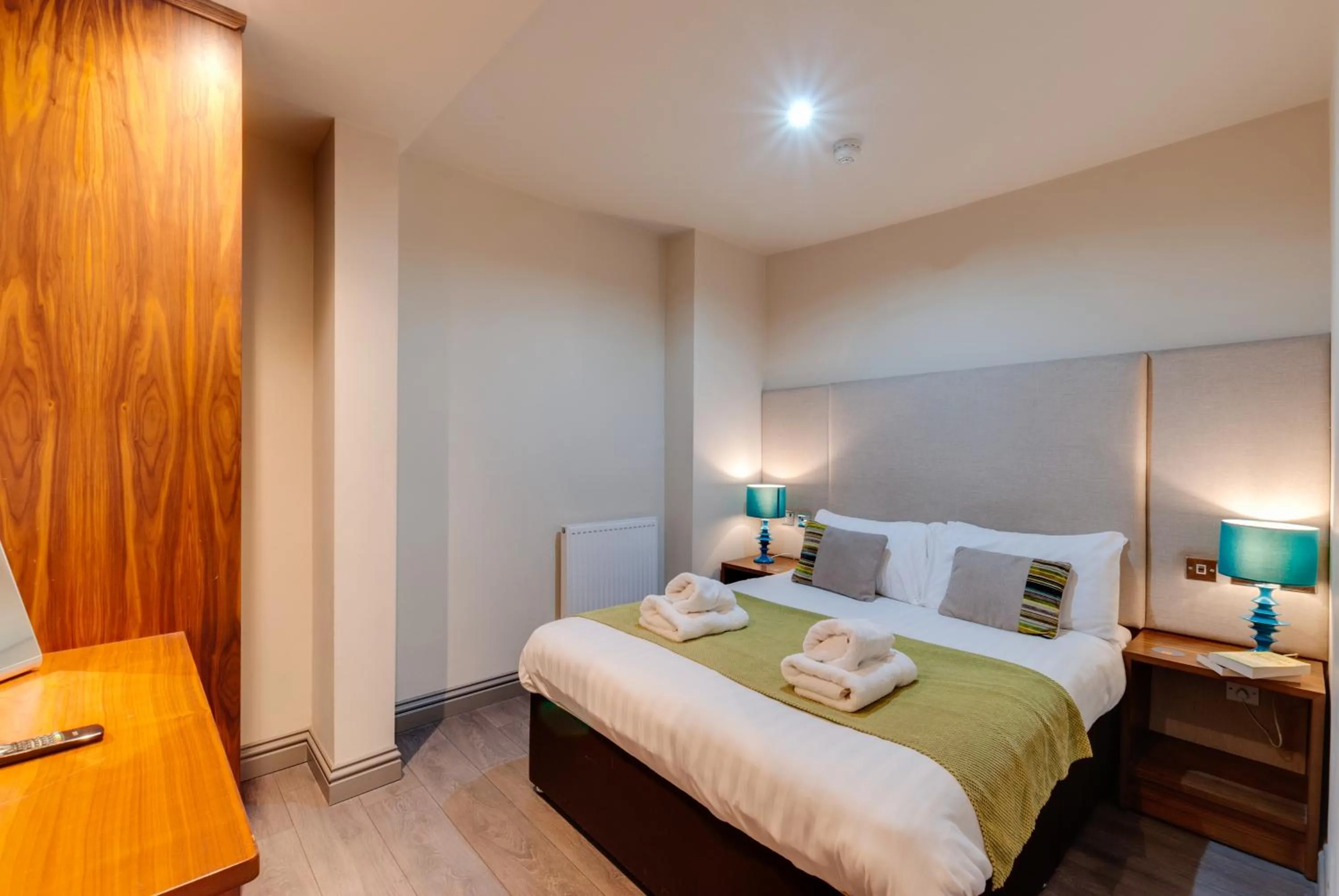 Bedroom, Bed in Base Serviced Apartments - City Road