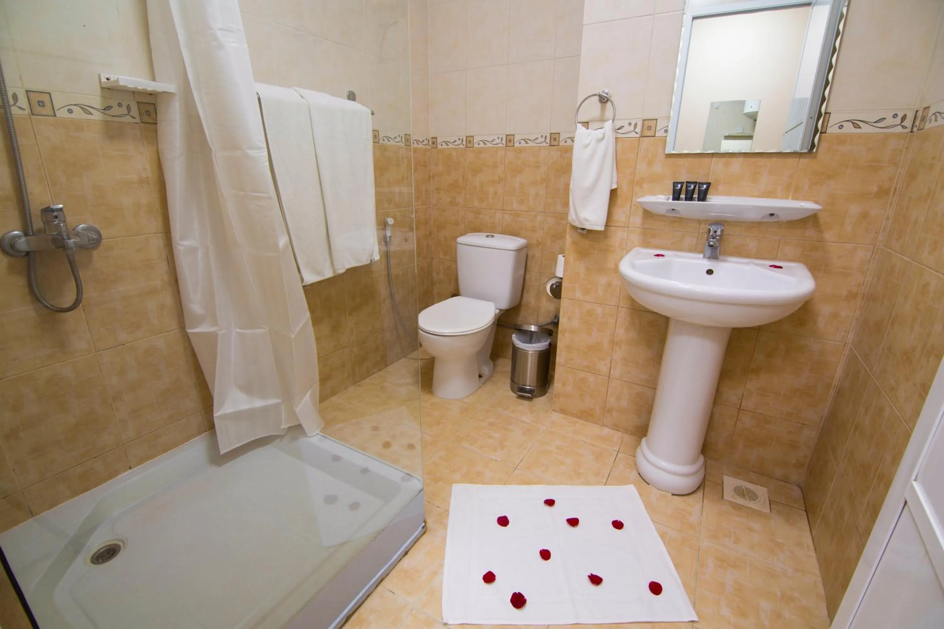 Bathroom in Mutrah Hotel