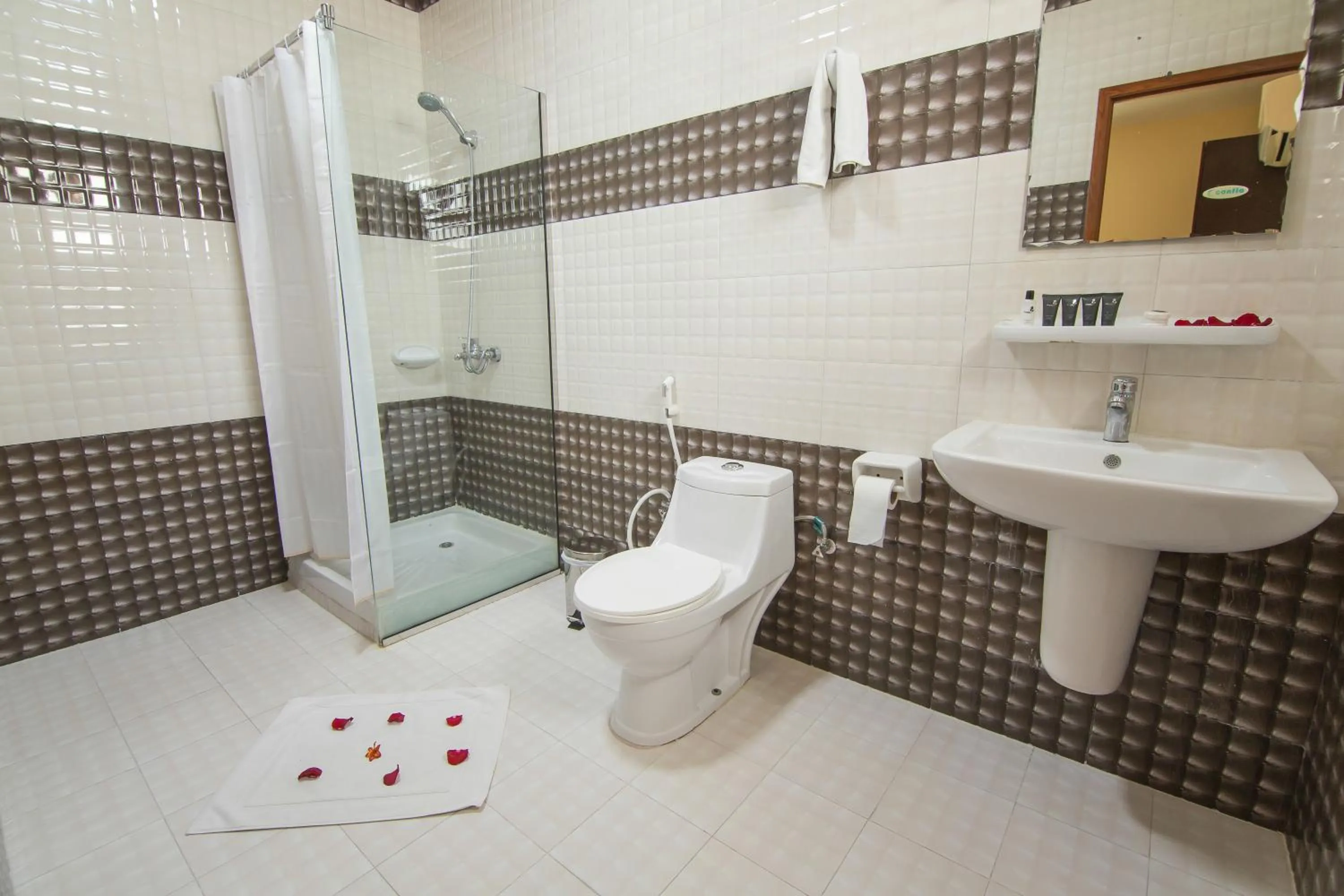 Bathroom in Mutrah Hotel