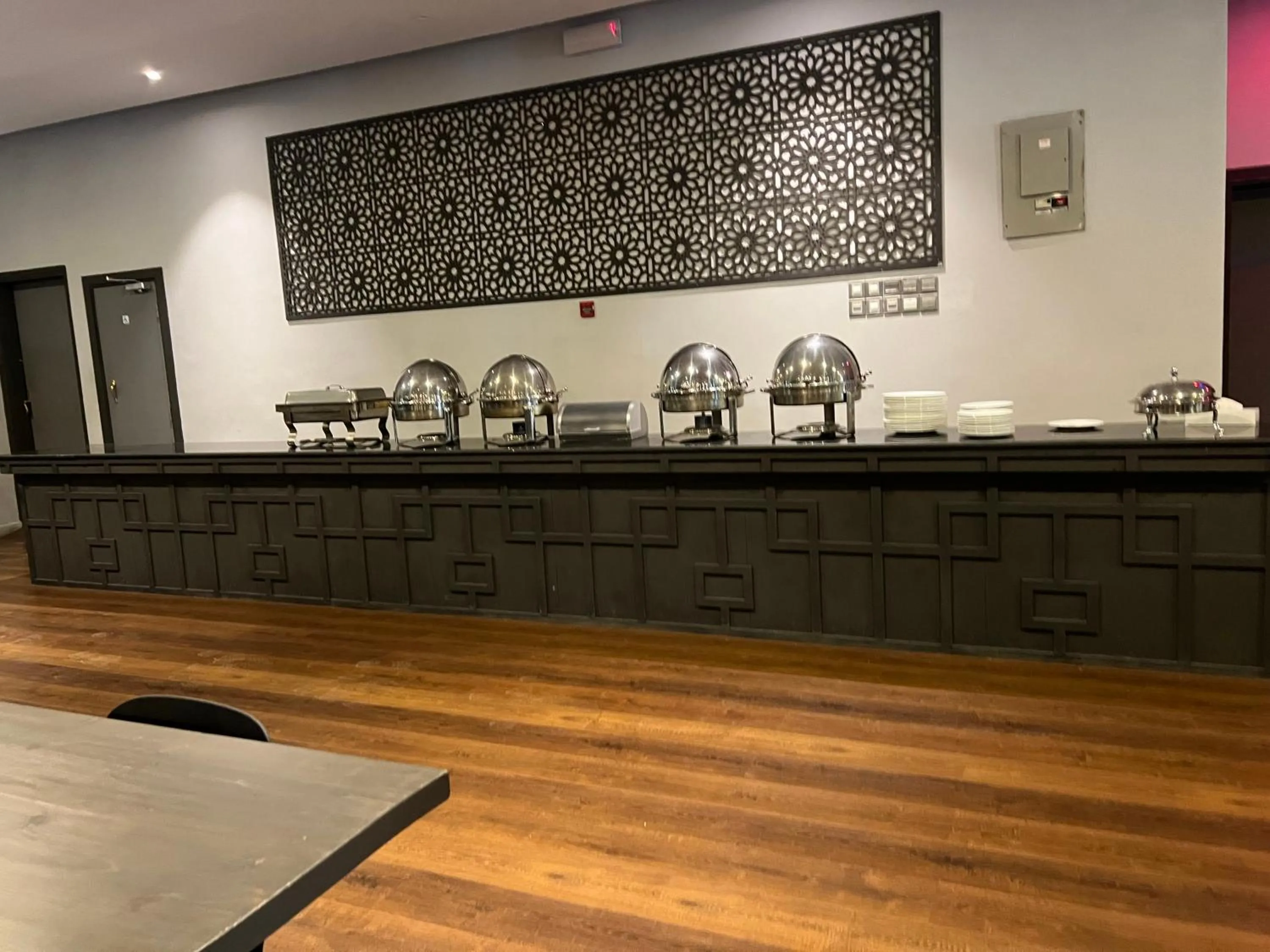 Restaurant/places to eat in Mutrah Hotel