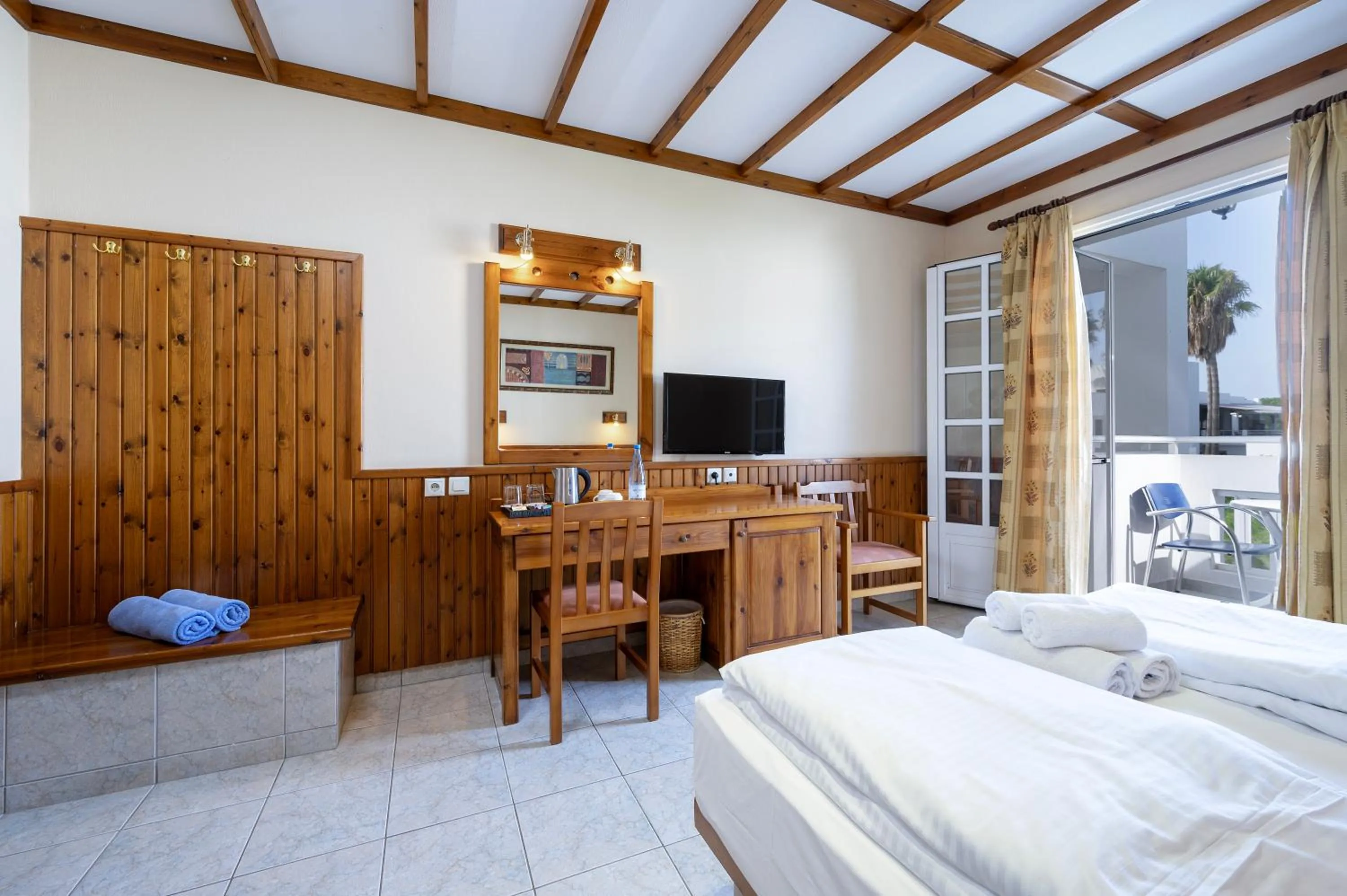 Photo of the whole room, Bed in Palladium hotel