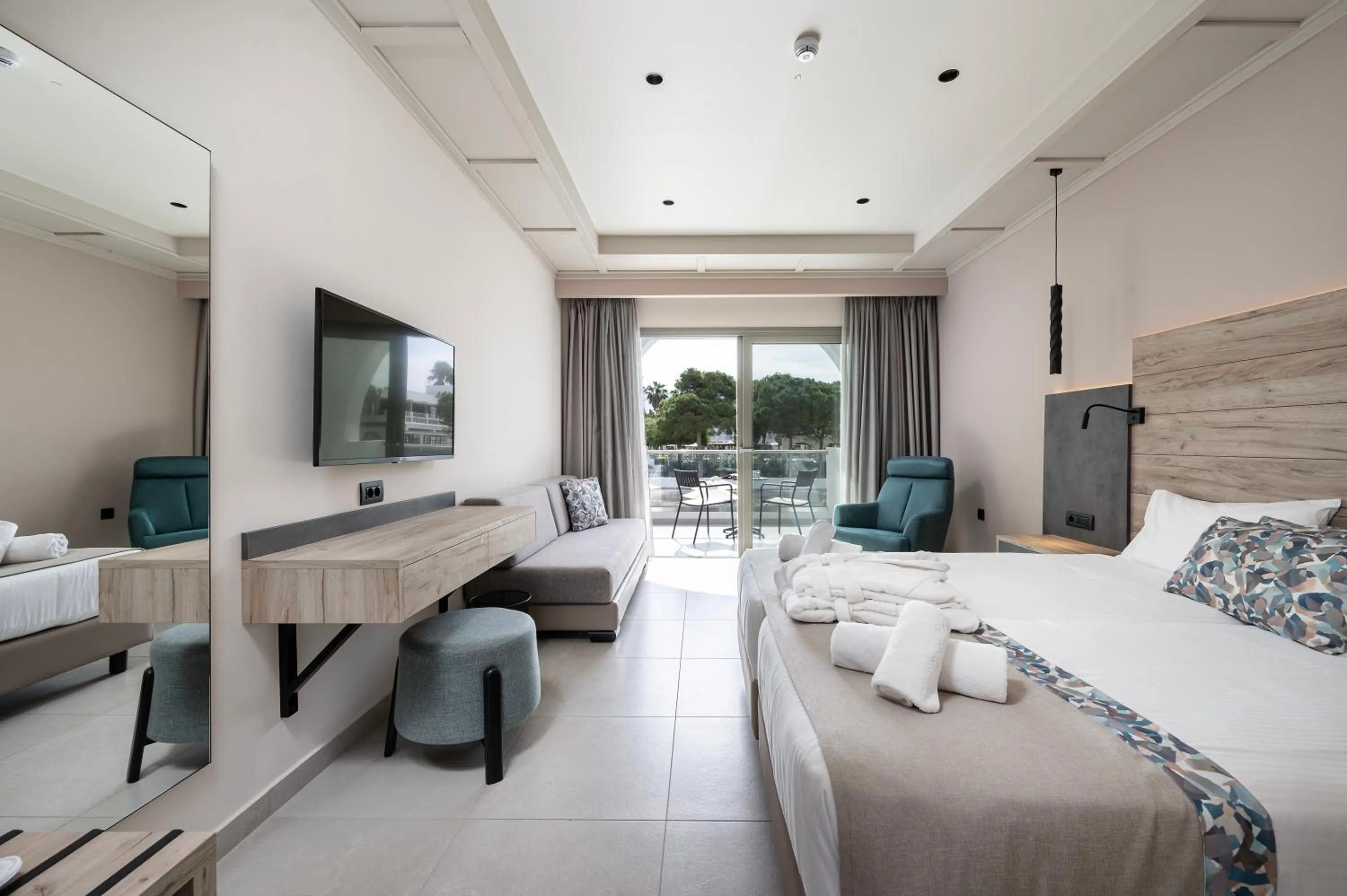 Photo of the whole room, Bed in Palladium hotel