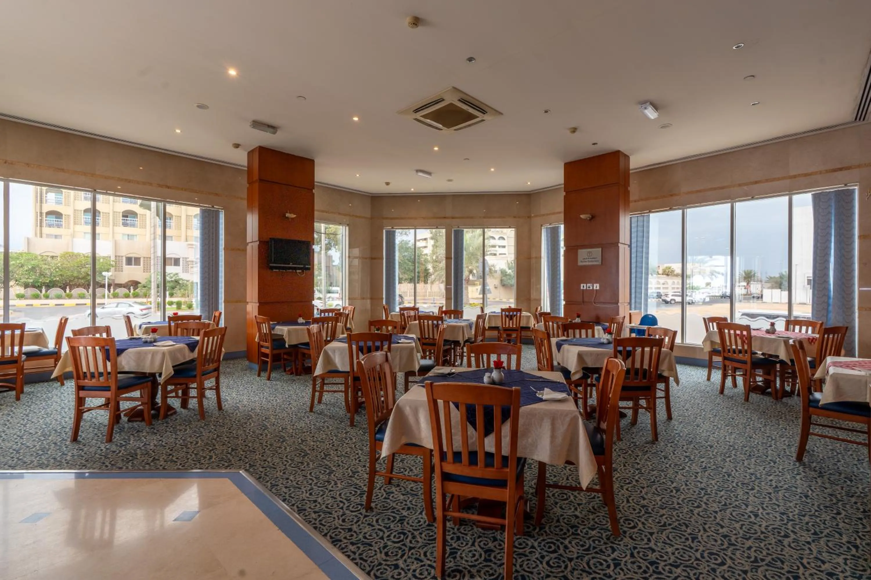 Restaurant/places to eat in Lavender Hotel Sharjah
