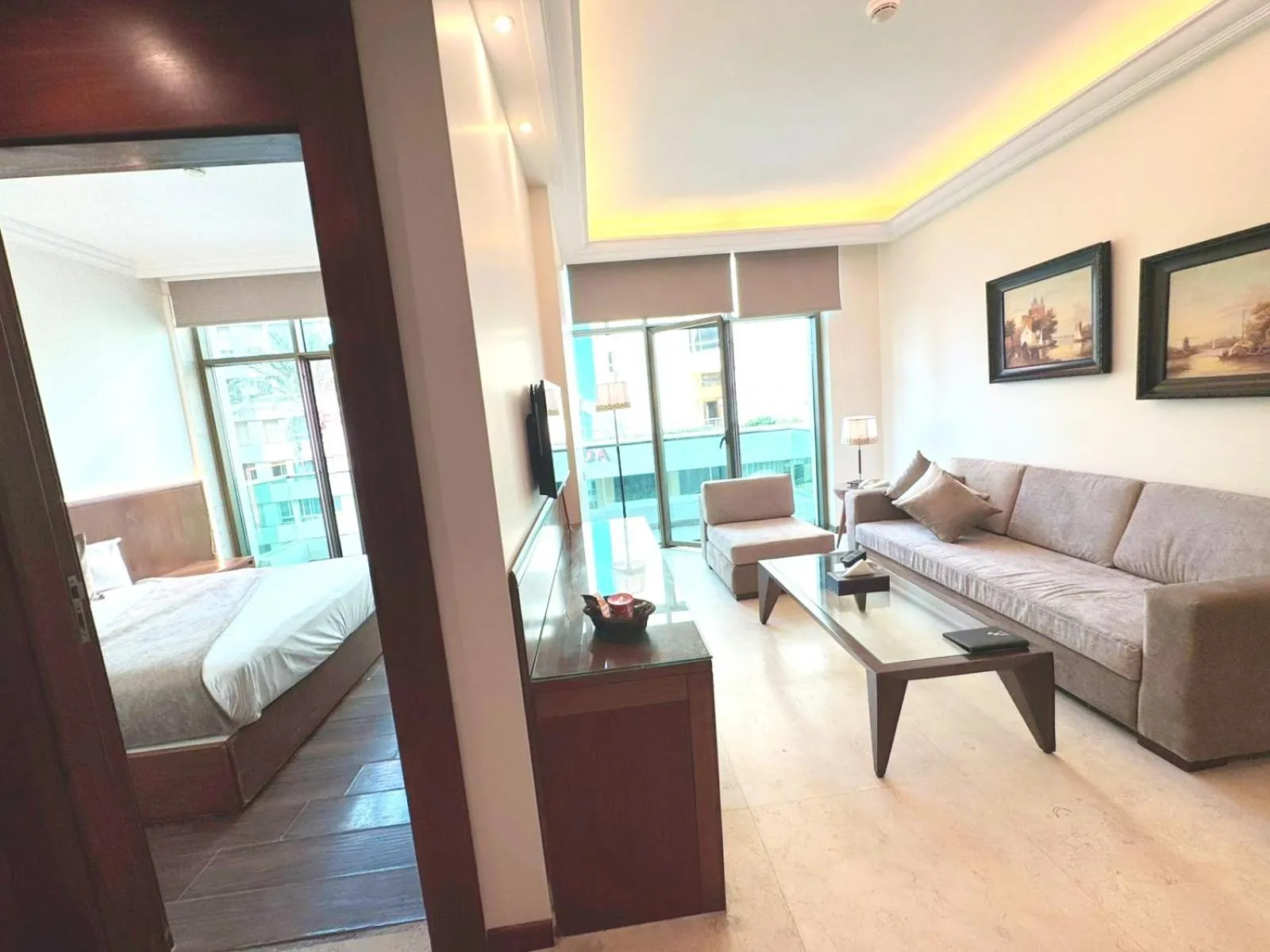 Photo of the whole room, Bed in King Suites Hotel