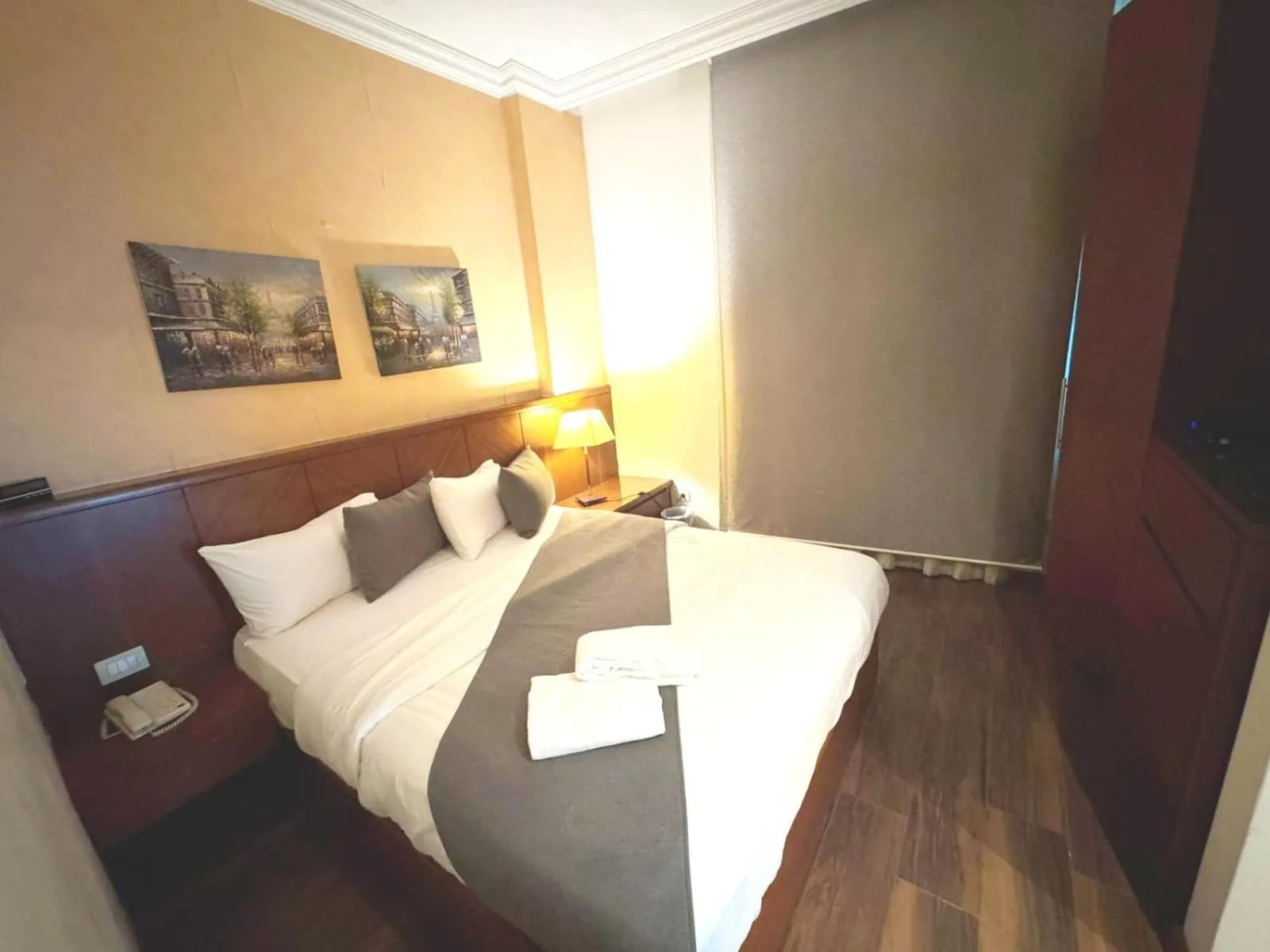 Bedroom, Bed in King Suites Hotel