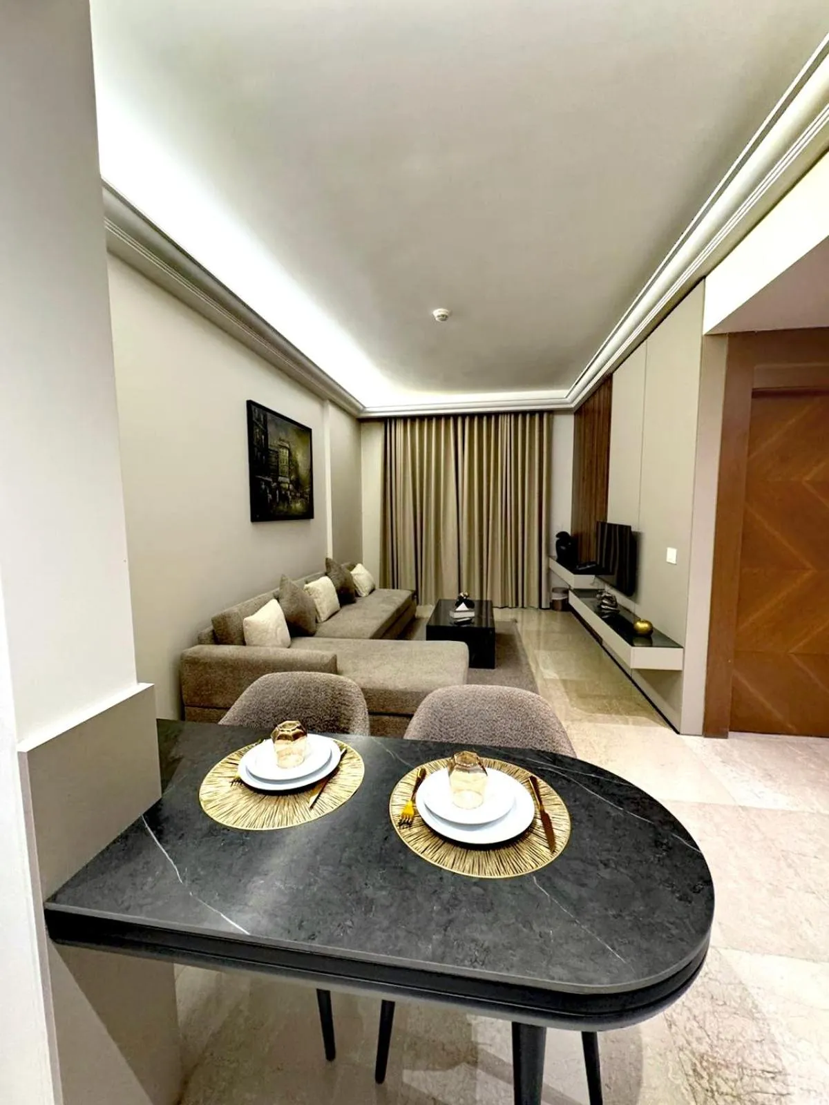 Dining area in King Suites Hotel