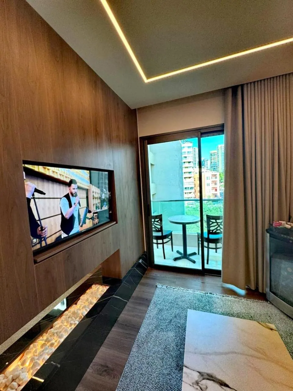 View (from property/room), Bed in King Suites Hotel